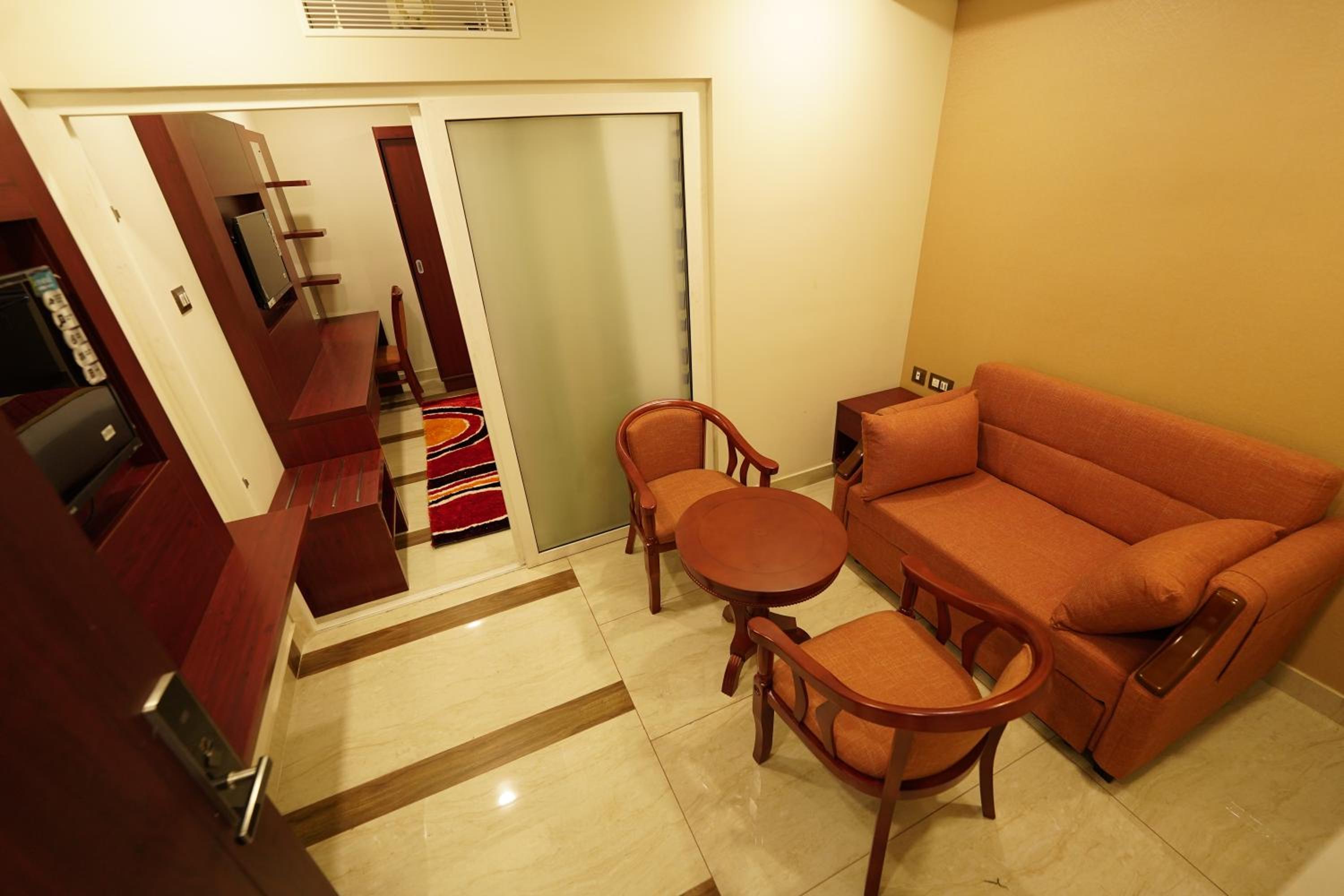 Queen Suite - Photo 5