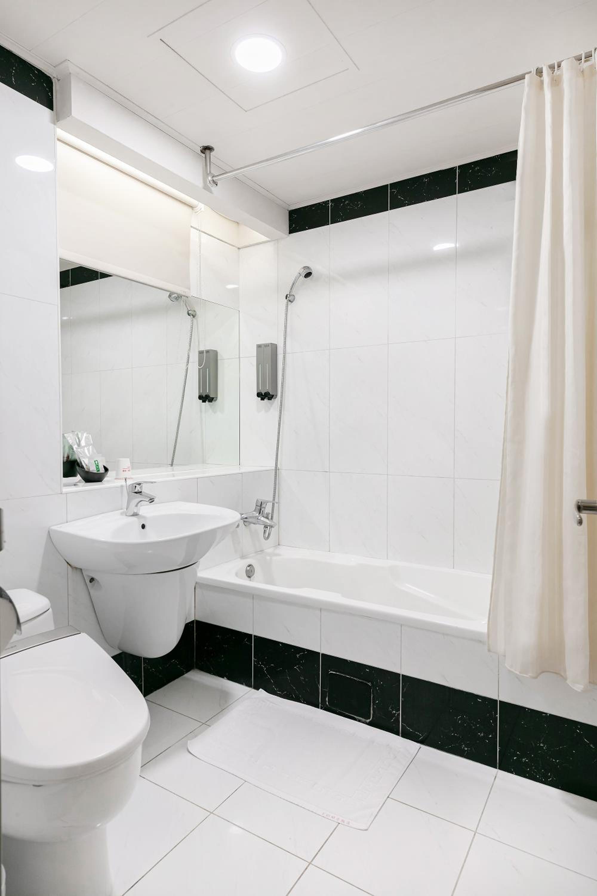 Standard Double Room - No Parking photo 2