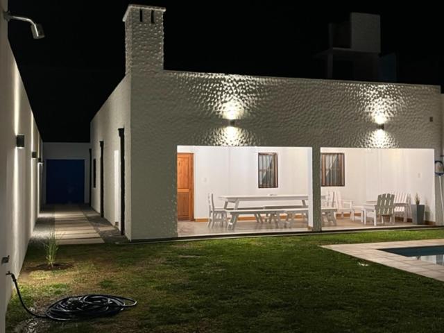 Three-Bedroom House photo 2