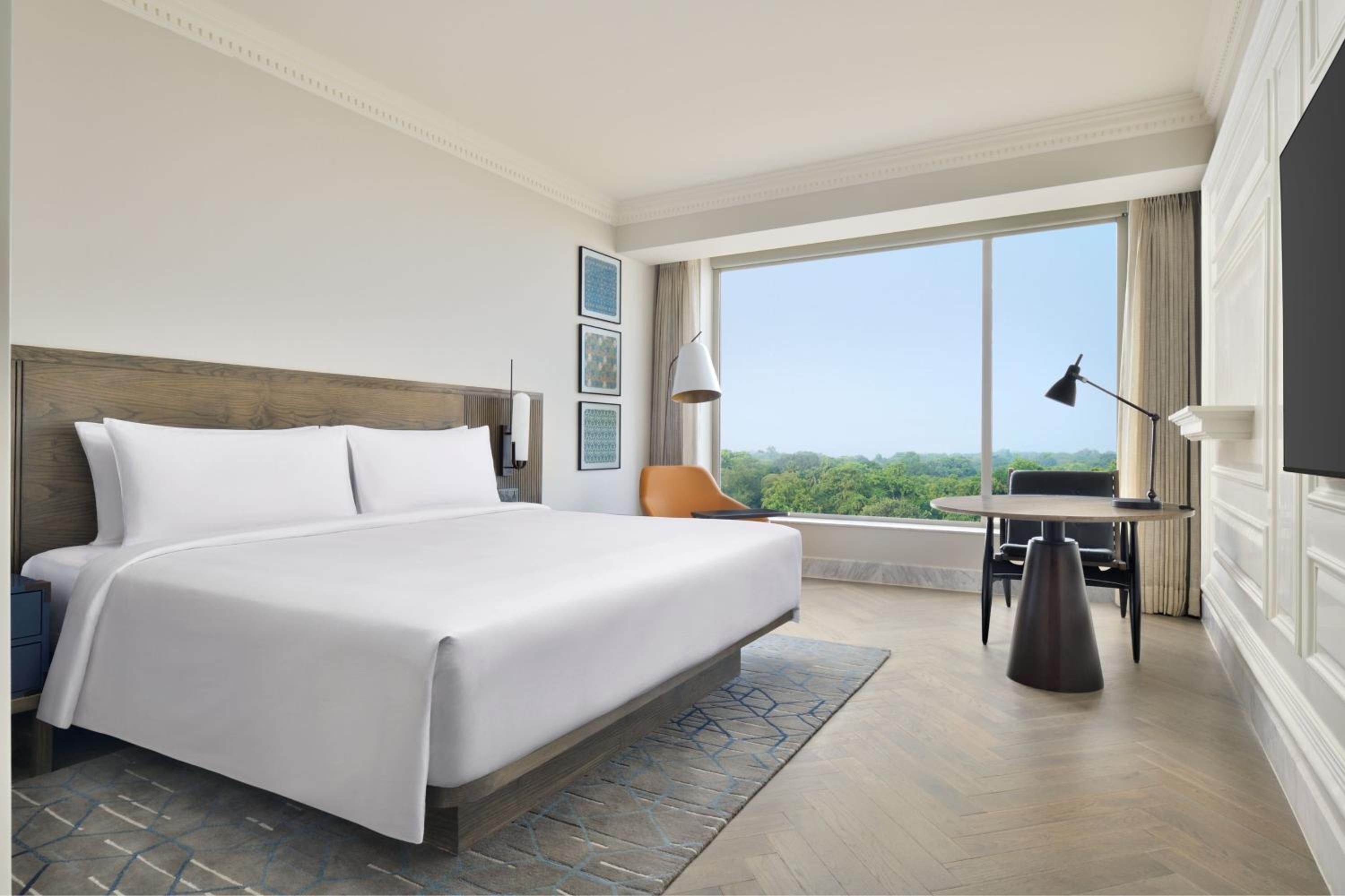 Deluxe Guest room, 1 King X Complimentary Golden Temple transfers photo 3