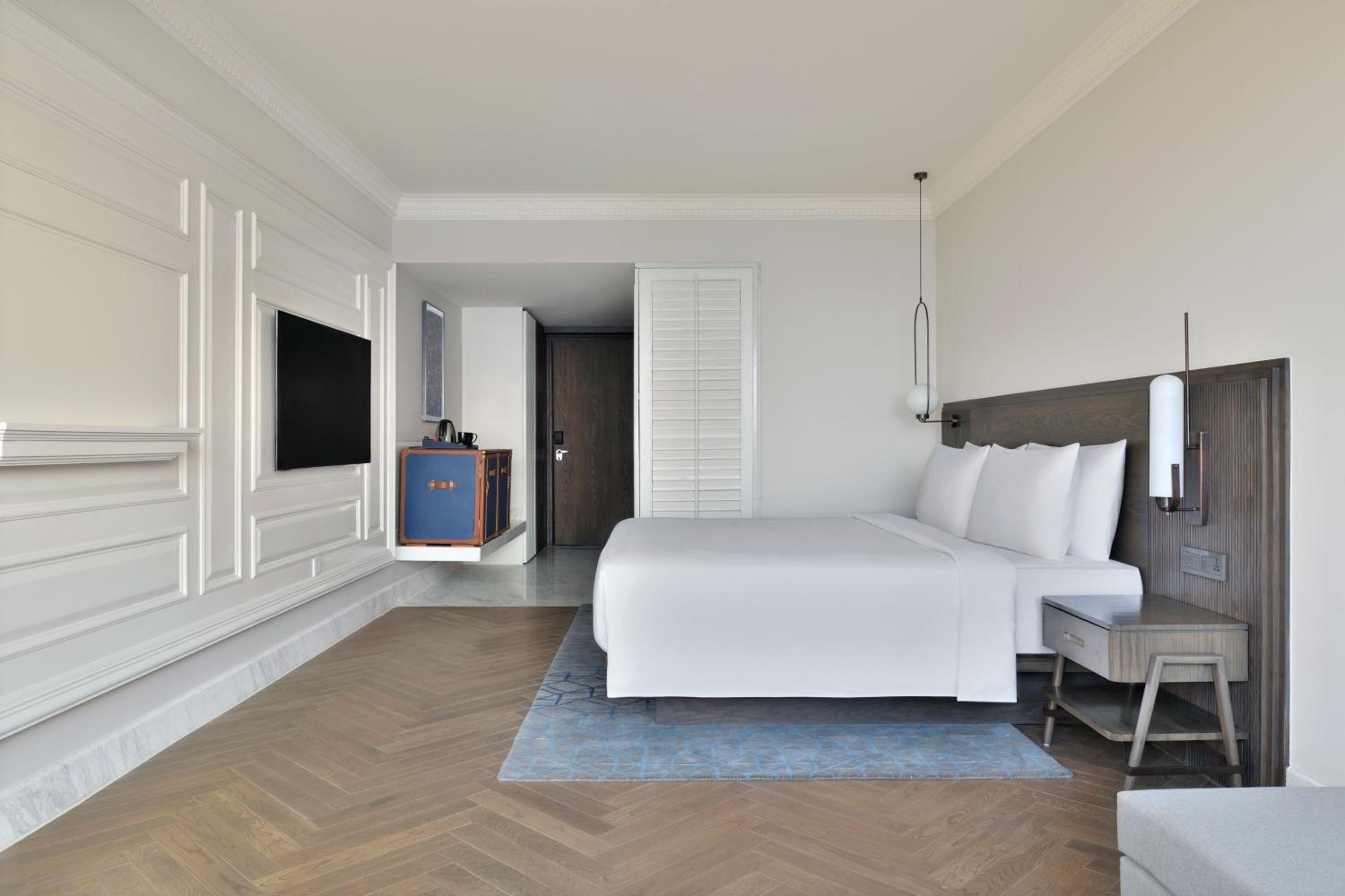 Premium King, Larger Guest room, 1 King X Complimentary Golden Temple transfers - Photo 2