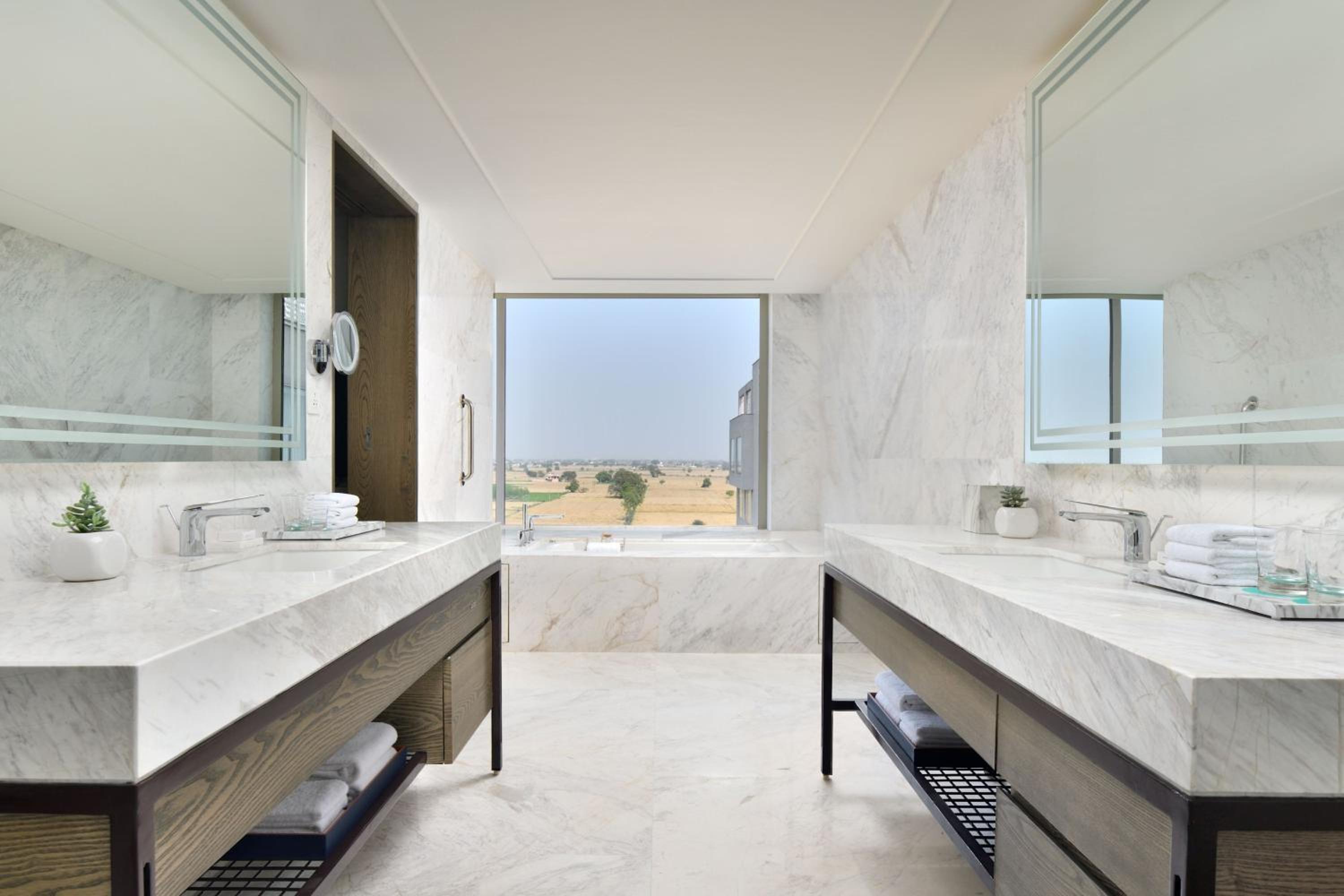 Presidential Suite - Executive Lounge Access X Complimentary Golden Temple transfers photo 2