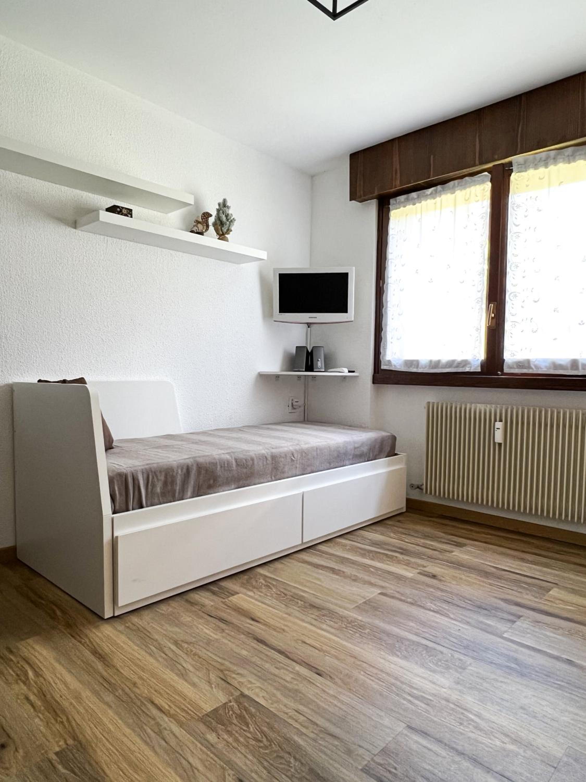 One-Bedroom Apartment photo 2
