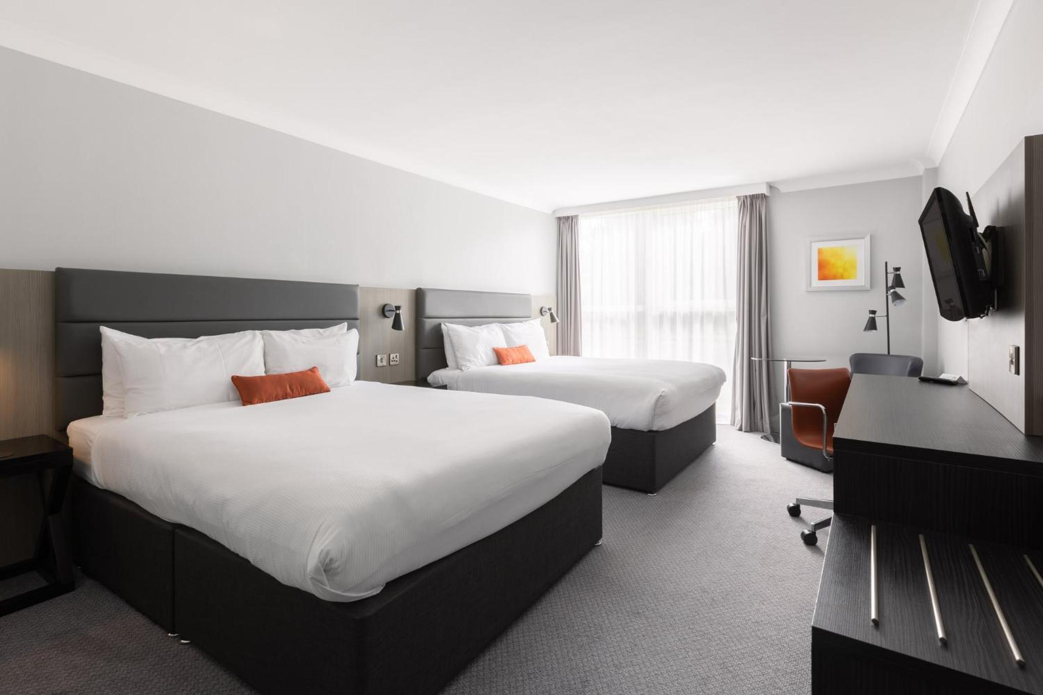 Premium Room with Two King Beds - Photo 5