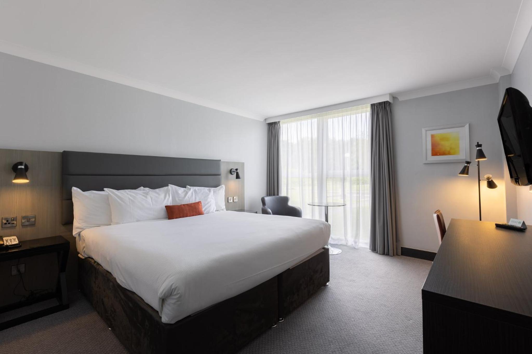 King Room with Large King Bed - Photo 5