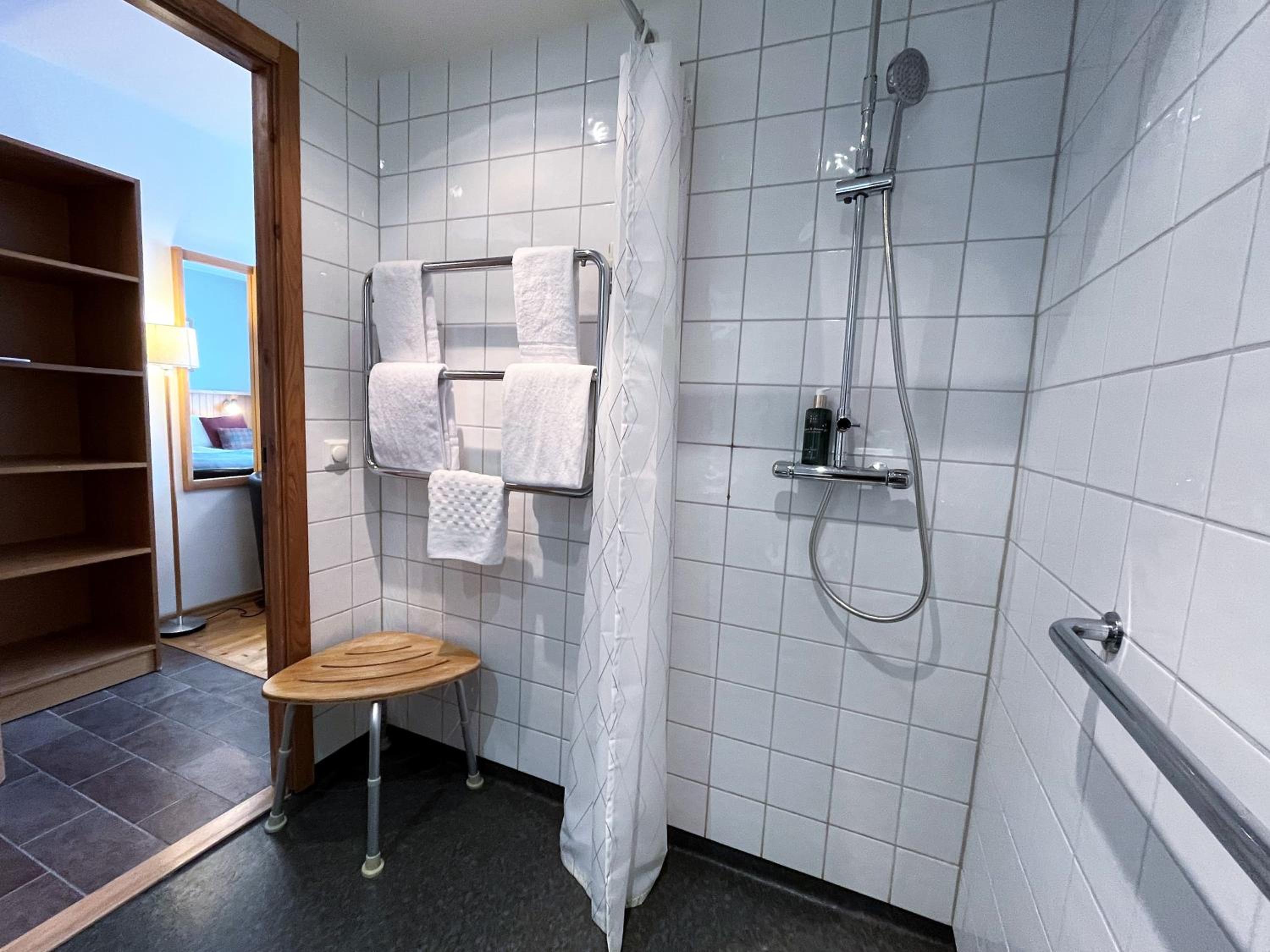 Twin Room - Disability Access photo 2