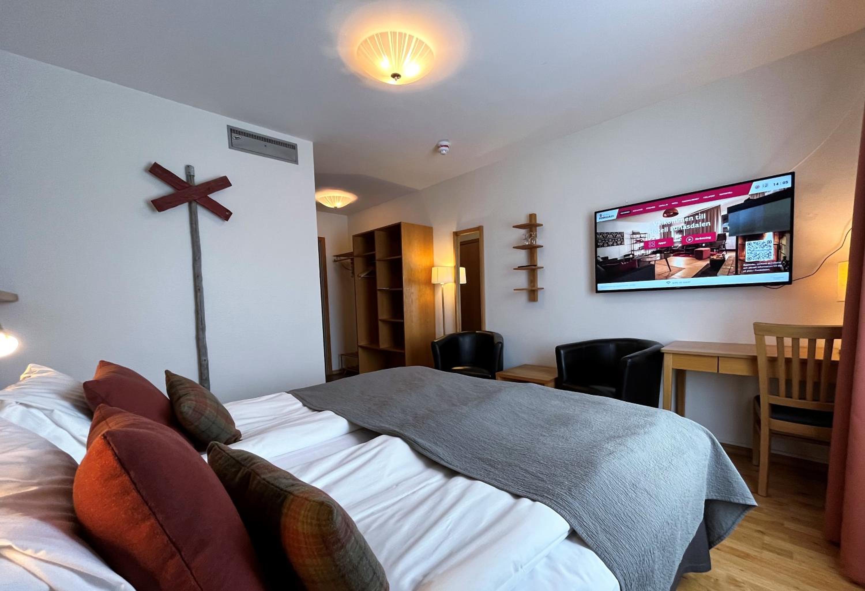 Twin Room - Disability Access photo 3