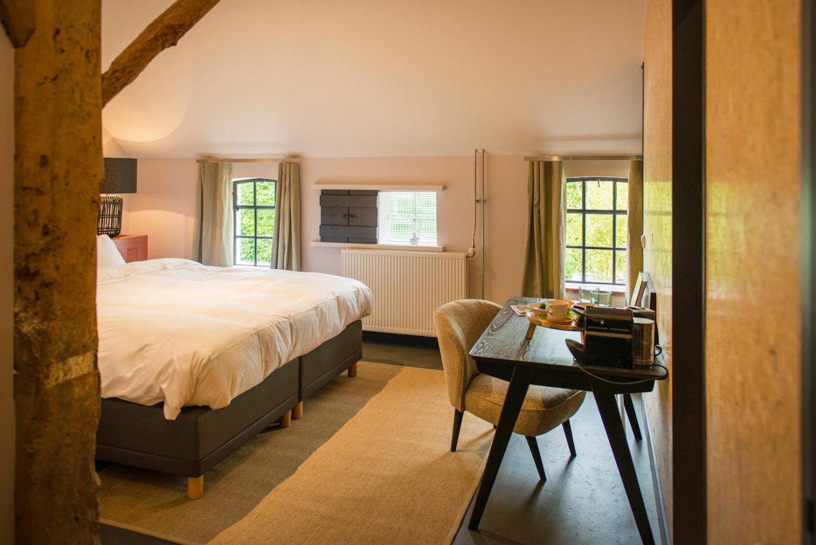 Deluxe Double Room with Shower - Photo 4