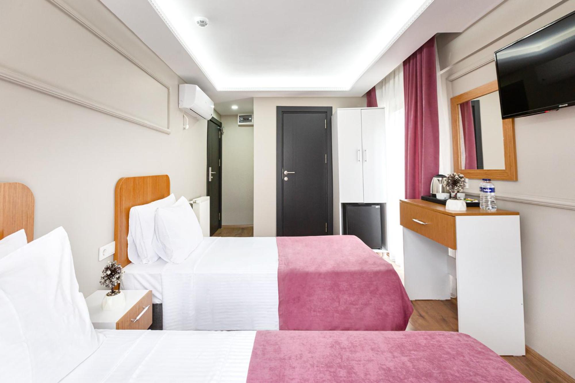 Standard Twin Room photo 3