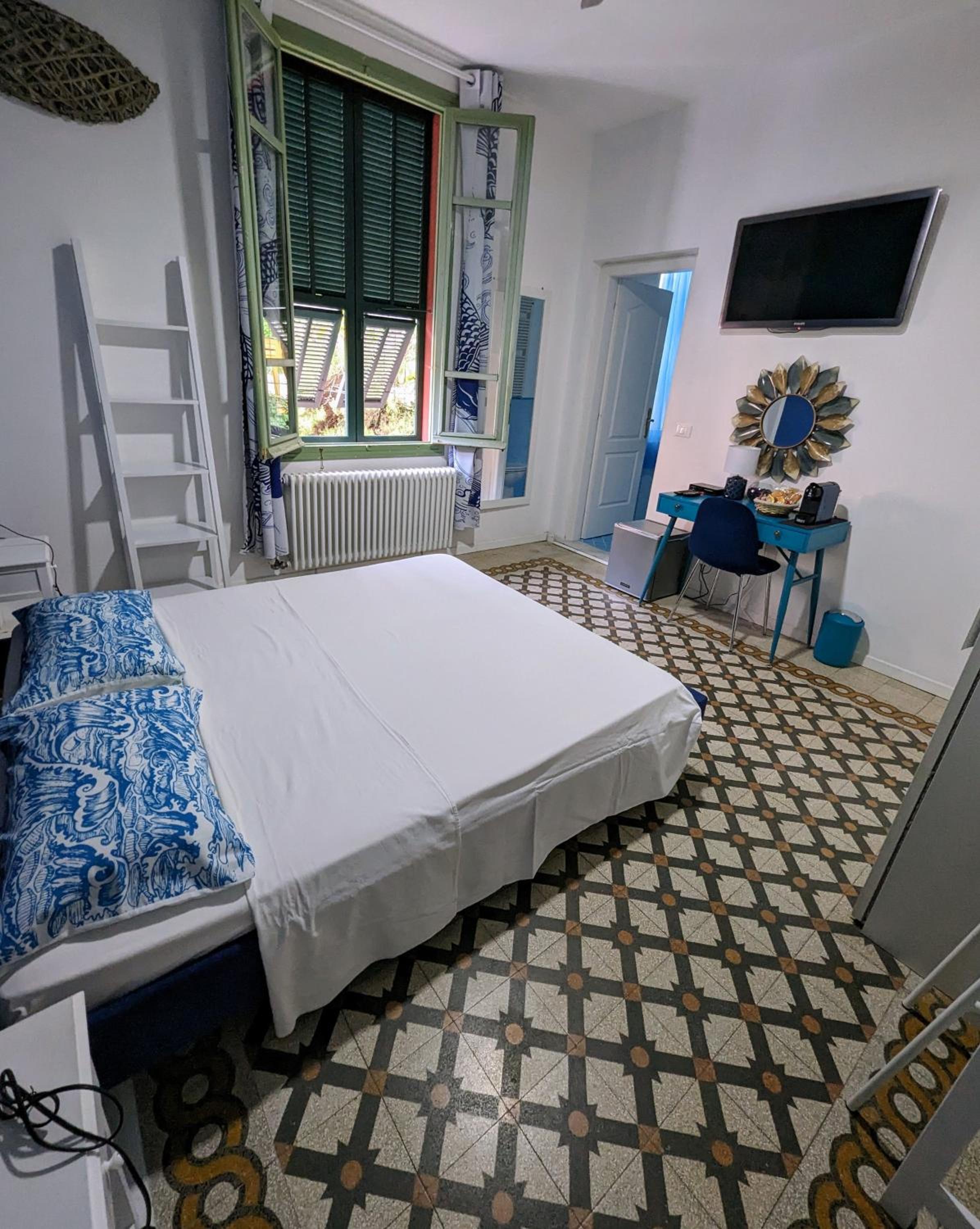 Double Room With Private Bathroom - Photo 6