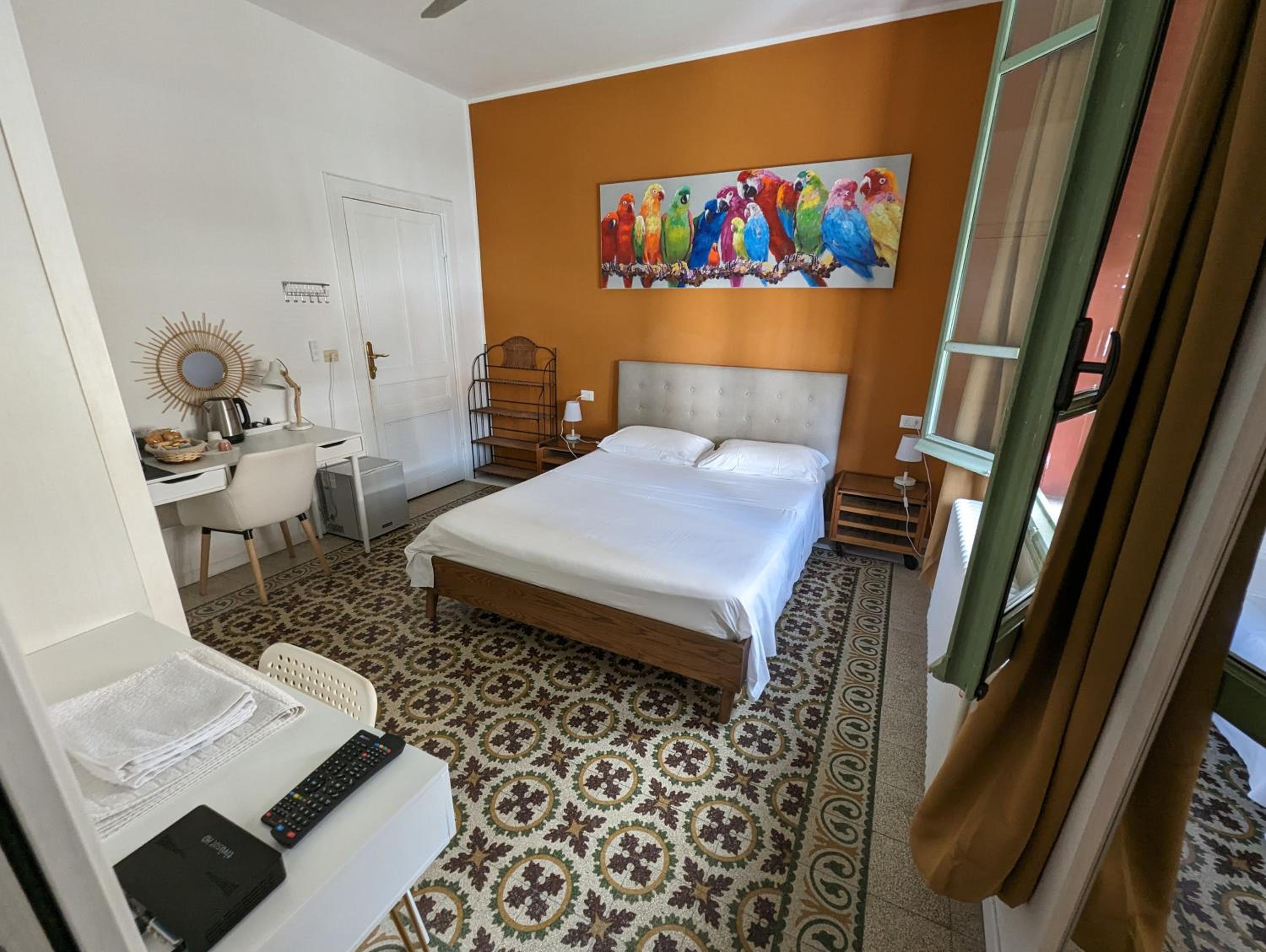 Double Room With Private Bathroom - Photo 1