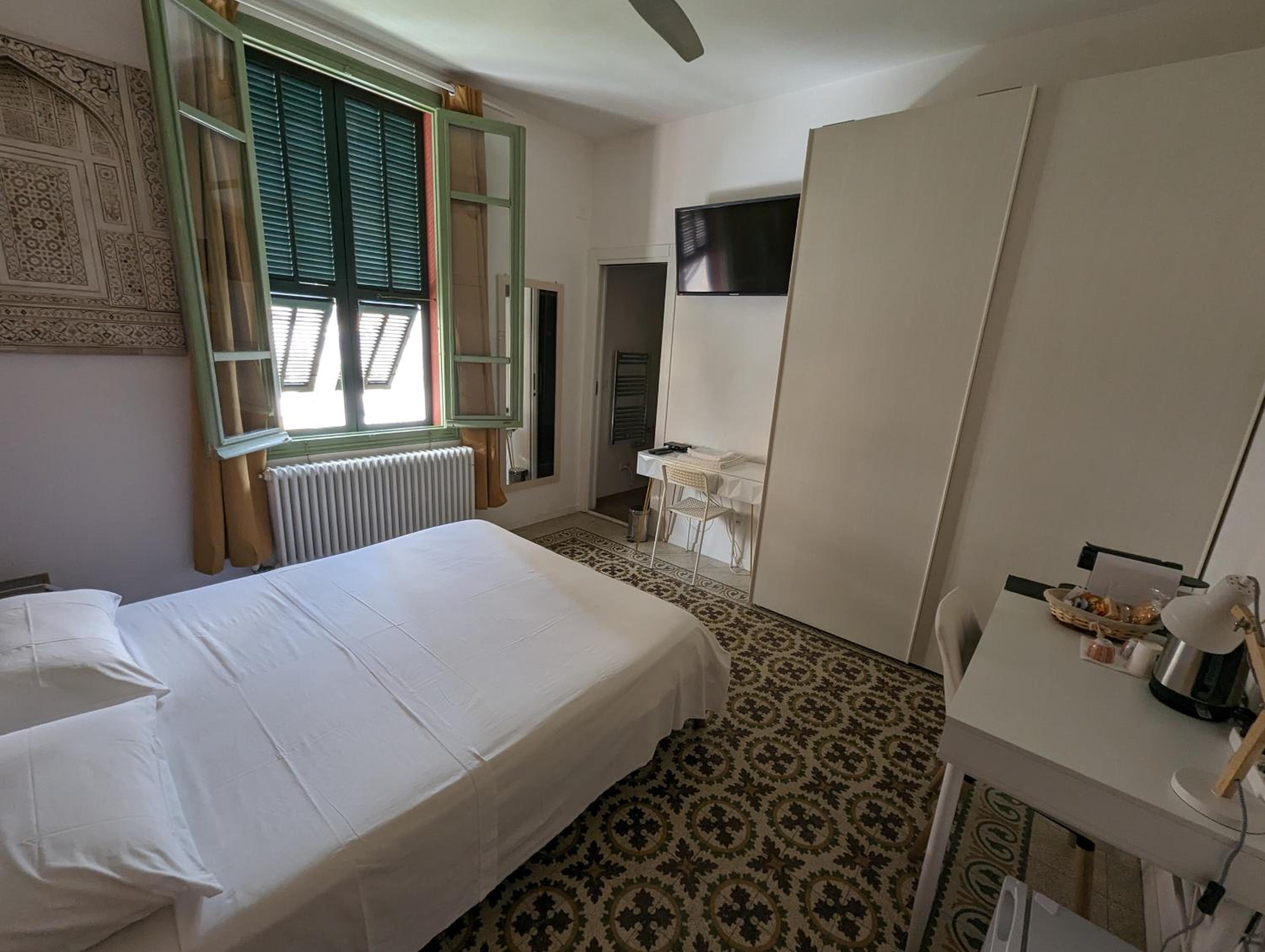 Double Room With Private Bathroom - Photo 7