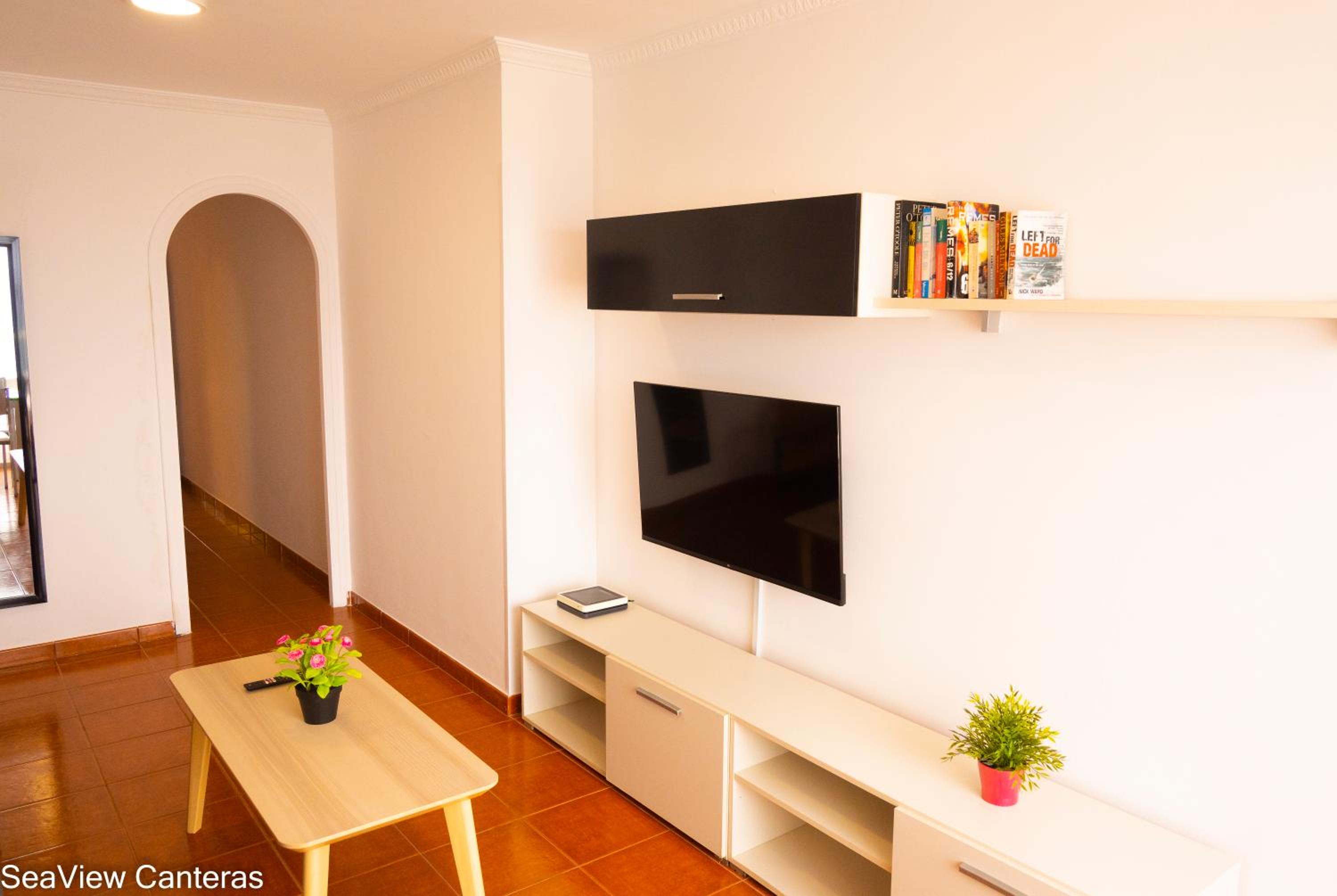 Apartment with Sea View - Photo 12