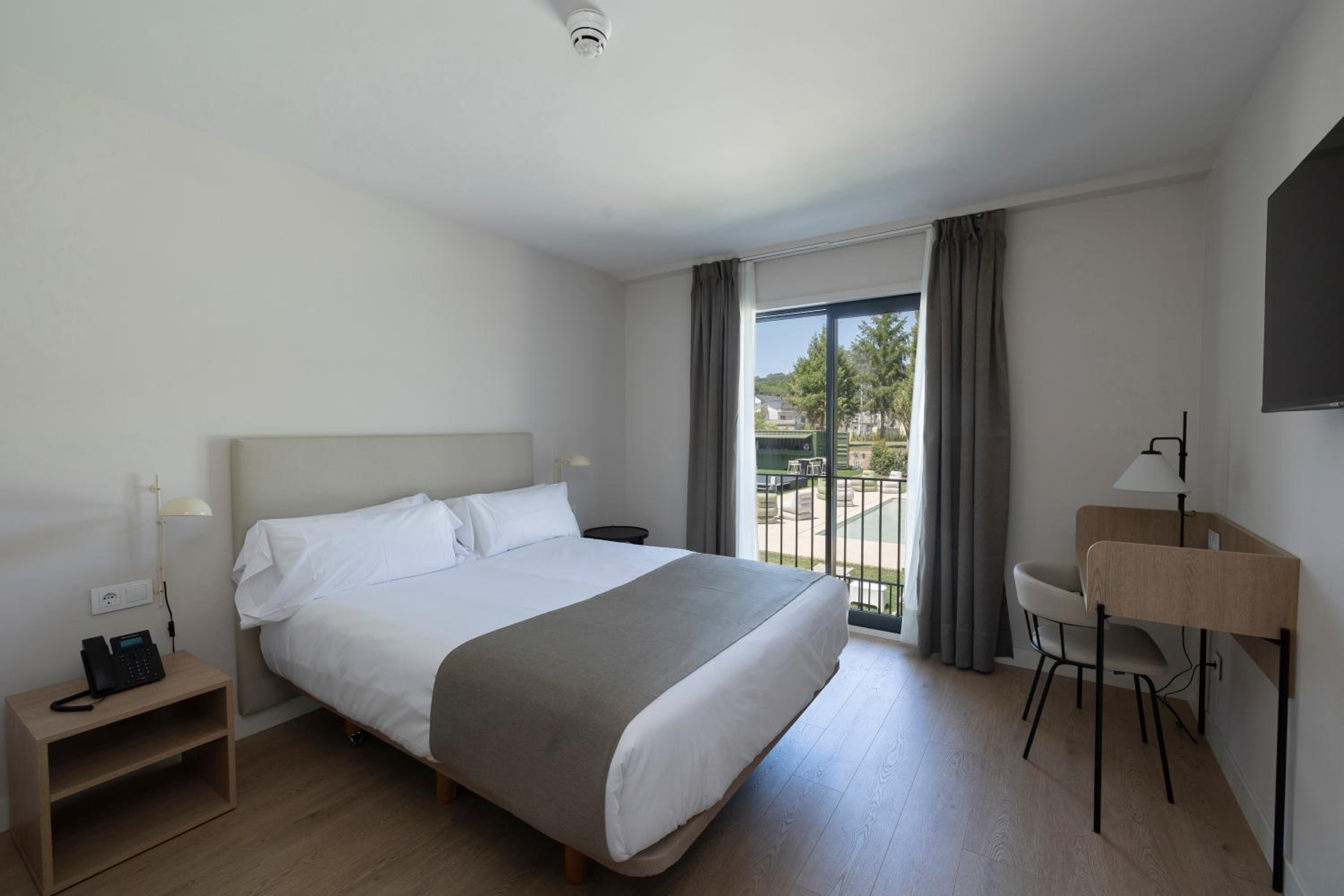 Double Or Twin Room With Pool View photo 2