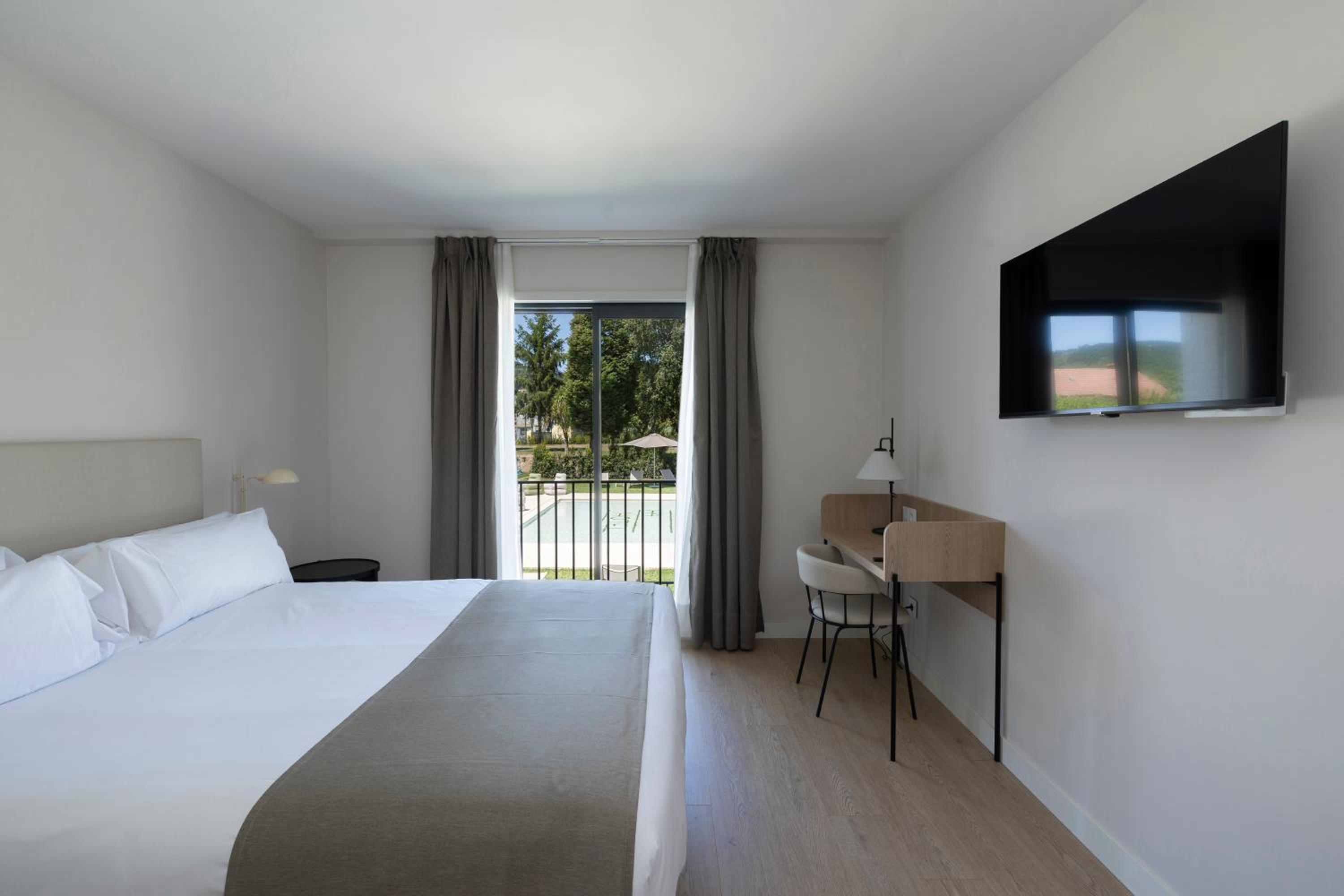 Habitación Doble o con Dos Camas con Vista a la Piscina