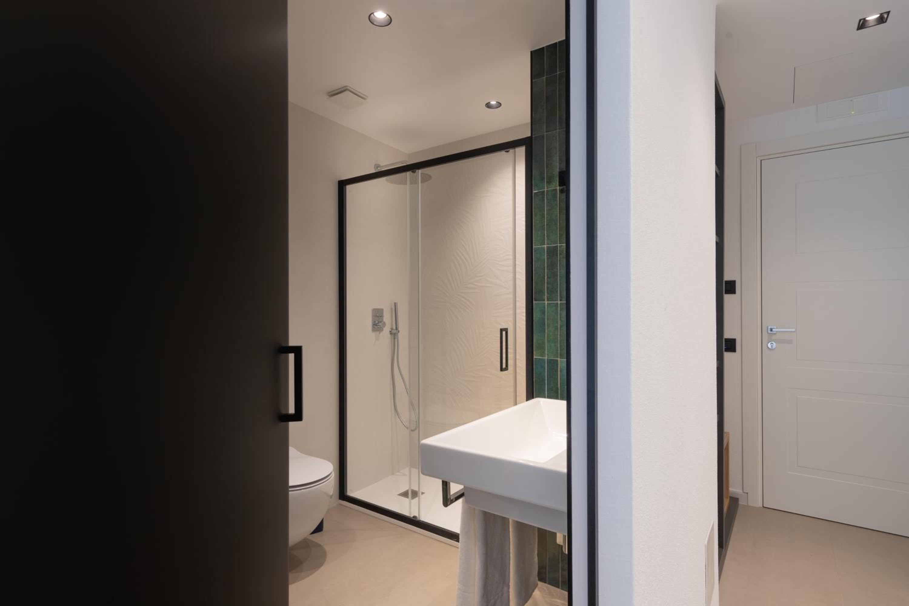 Deluxe Room - Photo 5