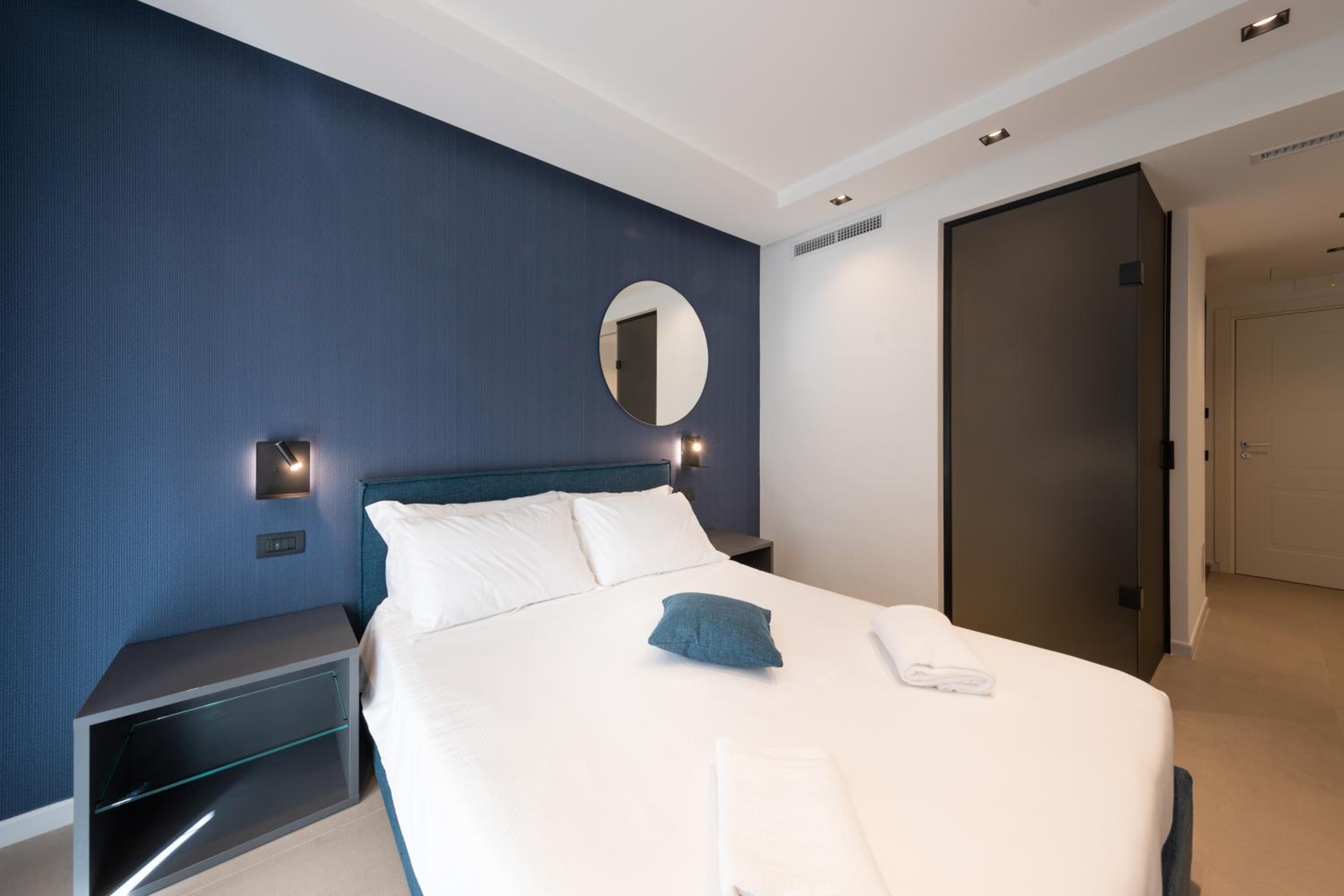 Deluxe Room - Photo 10