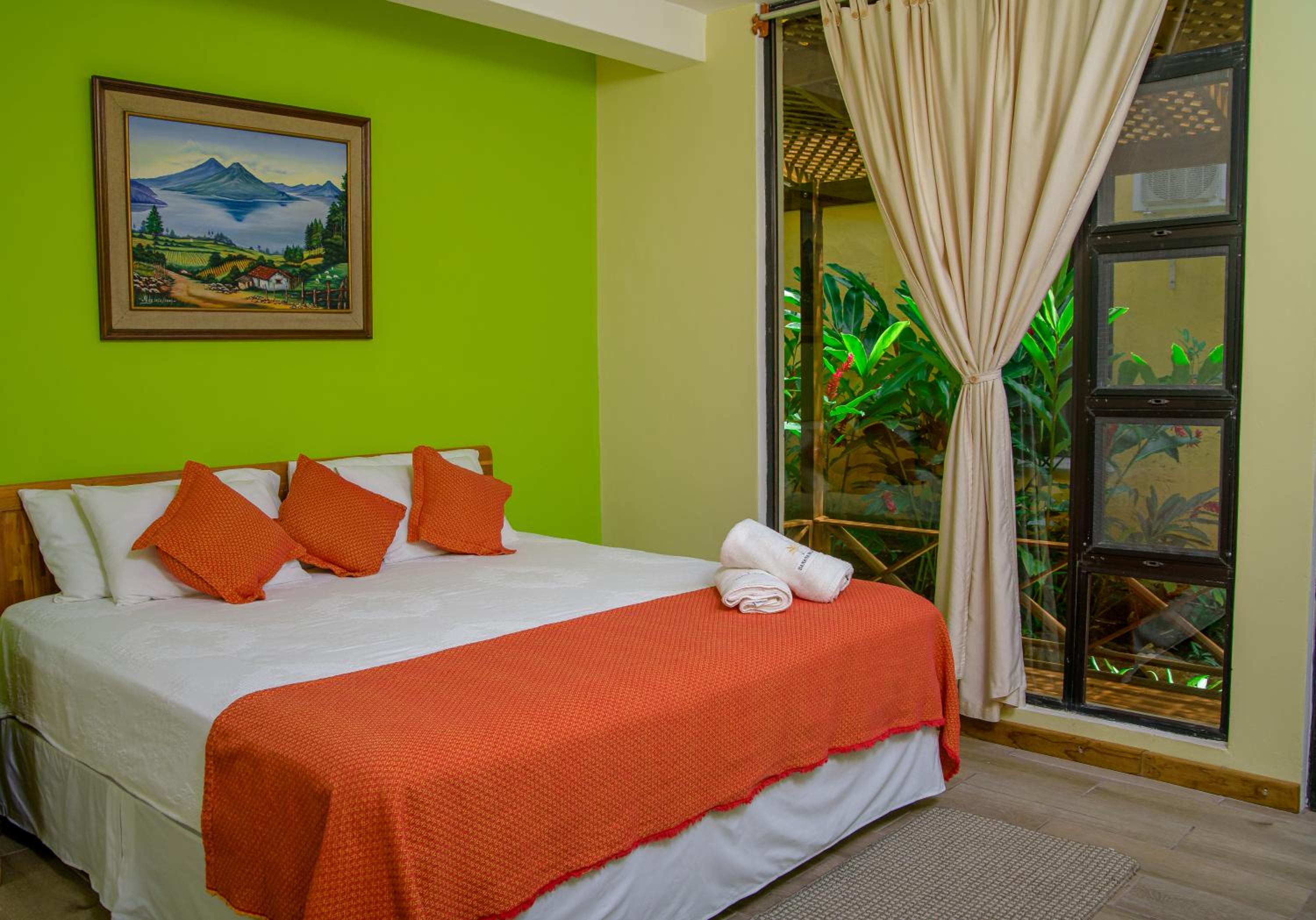Deluxe Double or Twin Room with Lake View photo 3