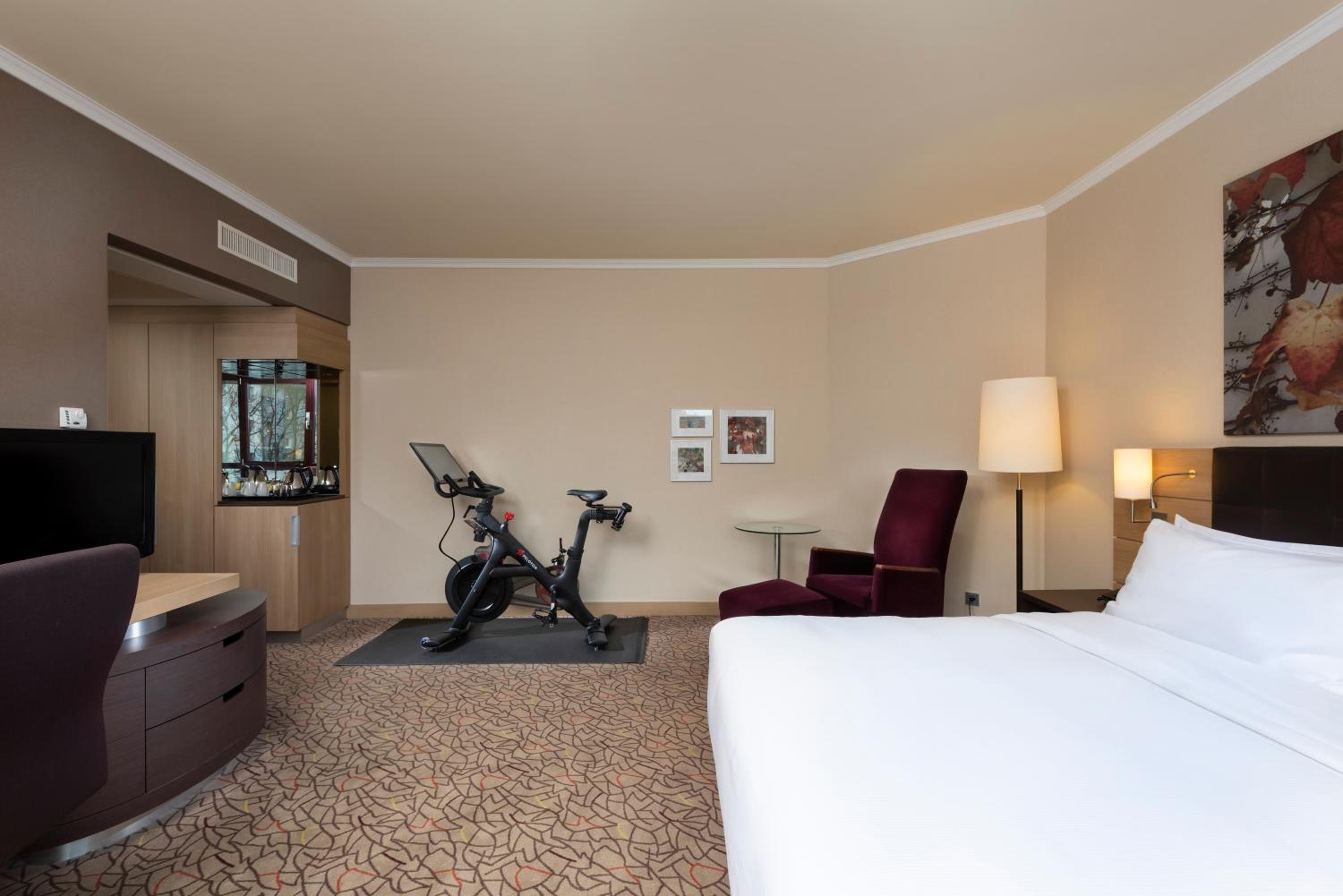 King Room with Peloton Bike - City Wing - Photo 2