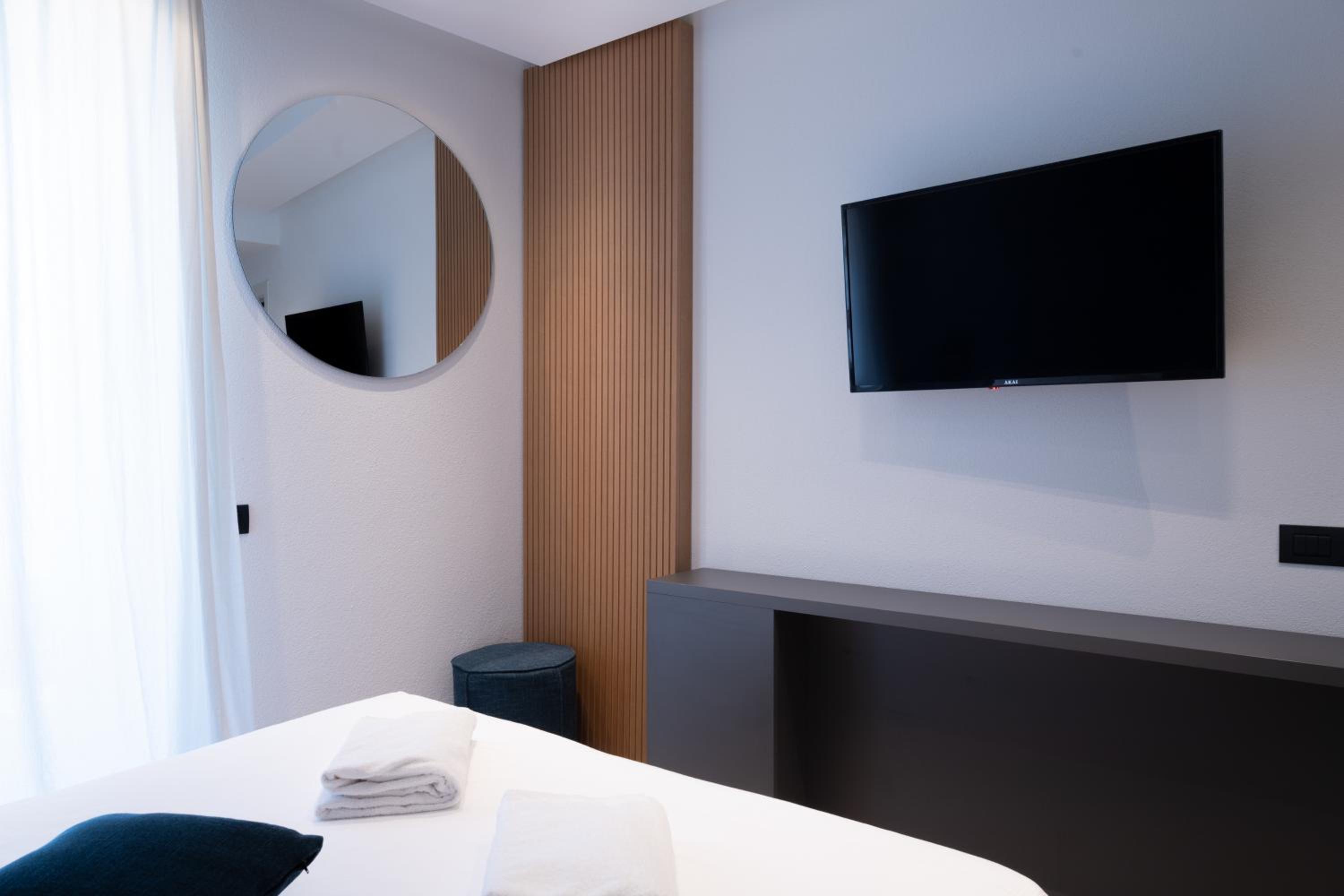 Deluxe Double Room with Sea View - Photo 2