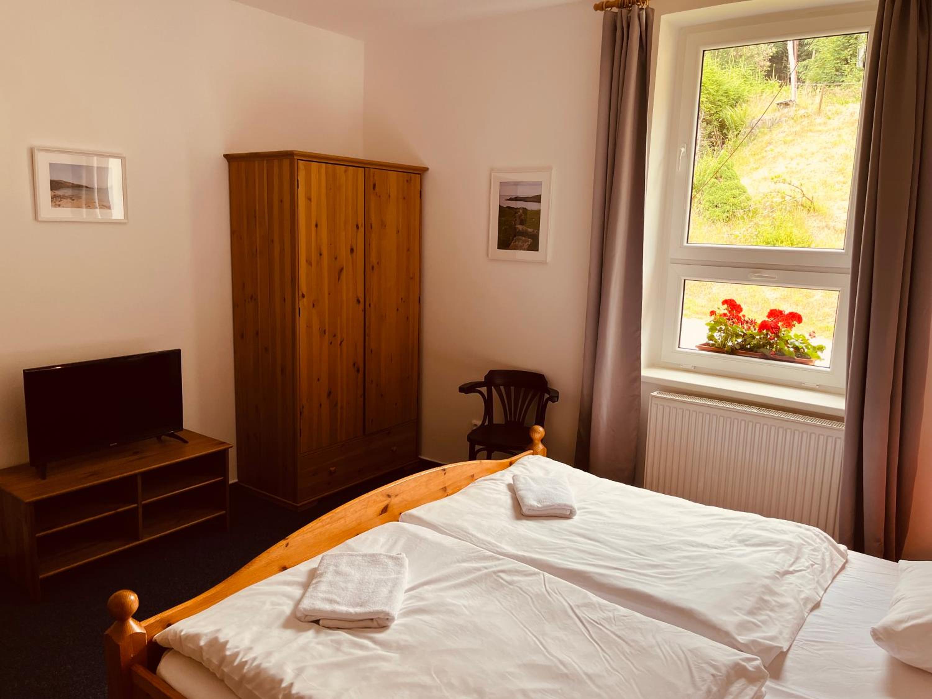 8-Bed Mixed Dormitory Room photo 2