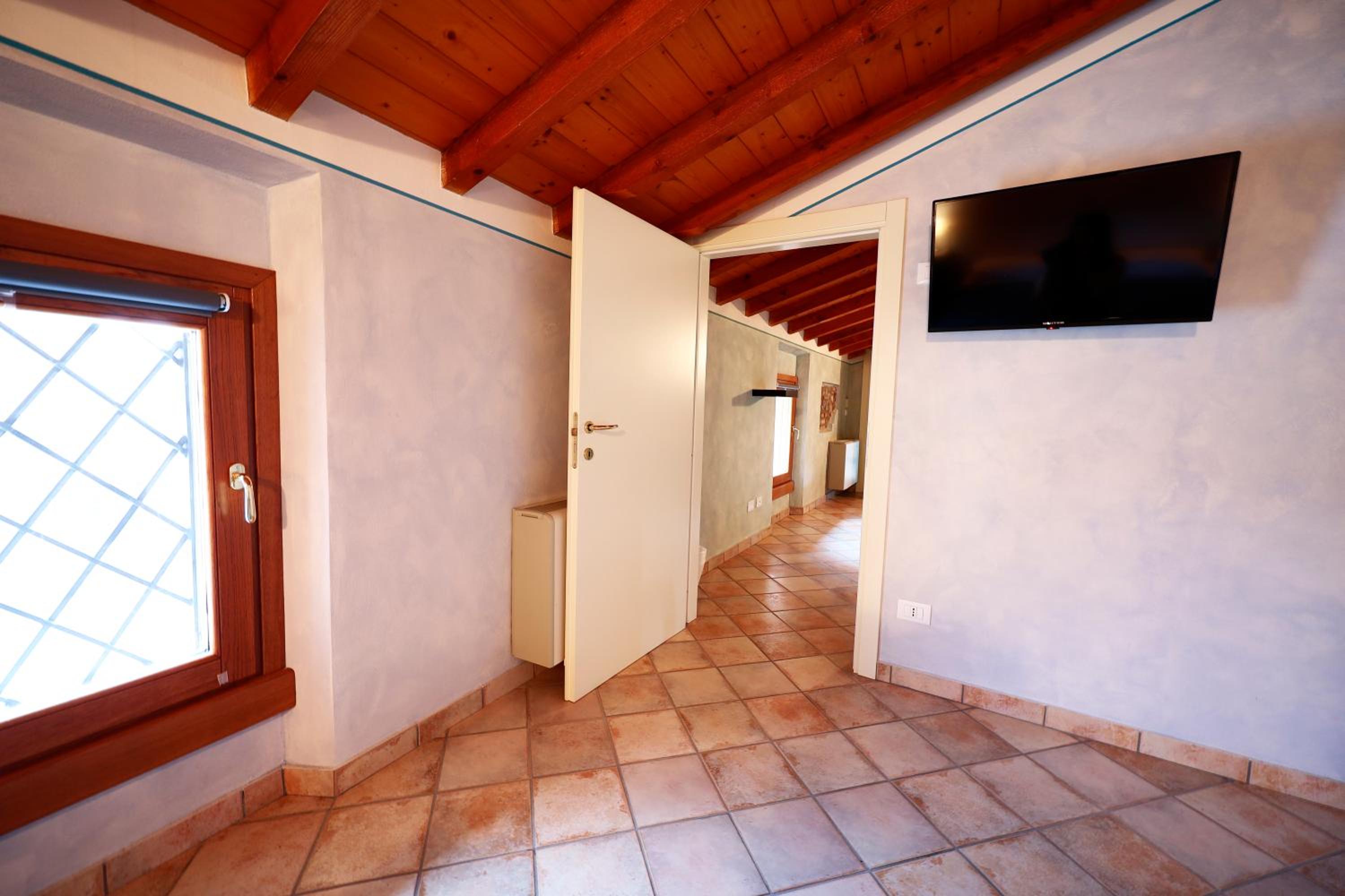 Family Room with Private Bathroom photo 3