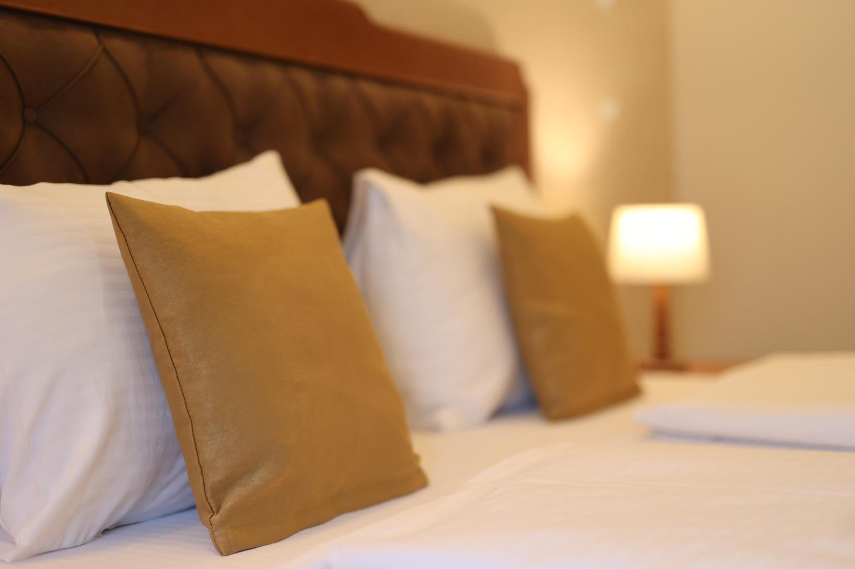 Deluxe Double Room with Balcony - Photo 19