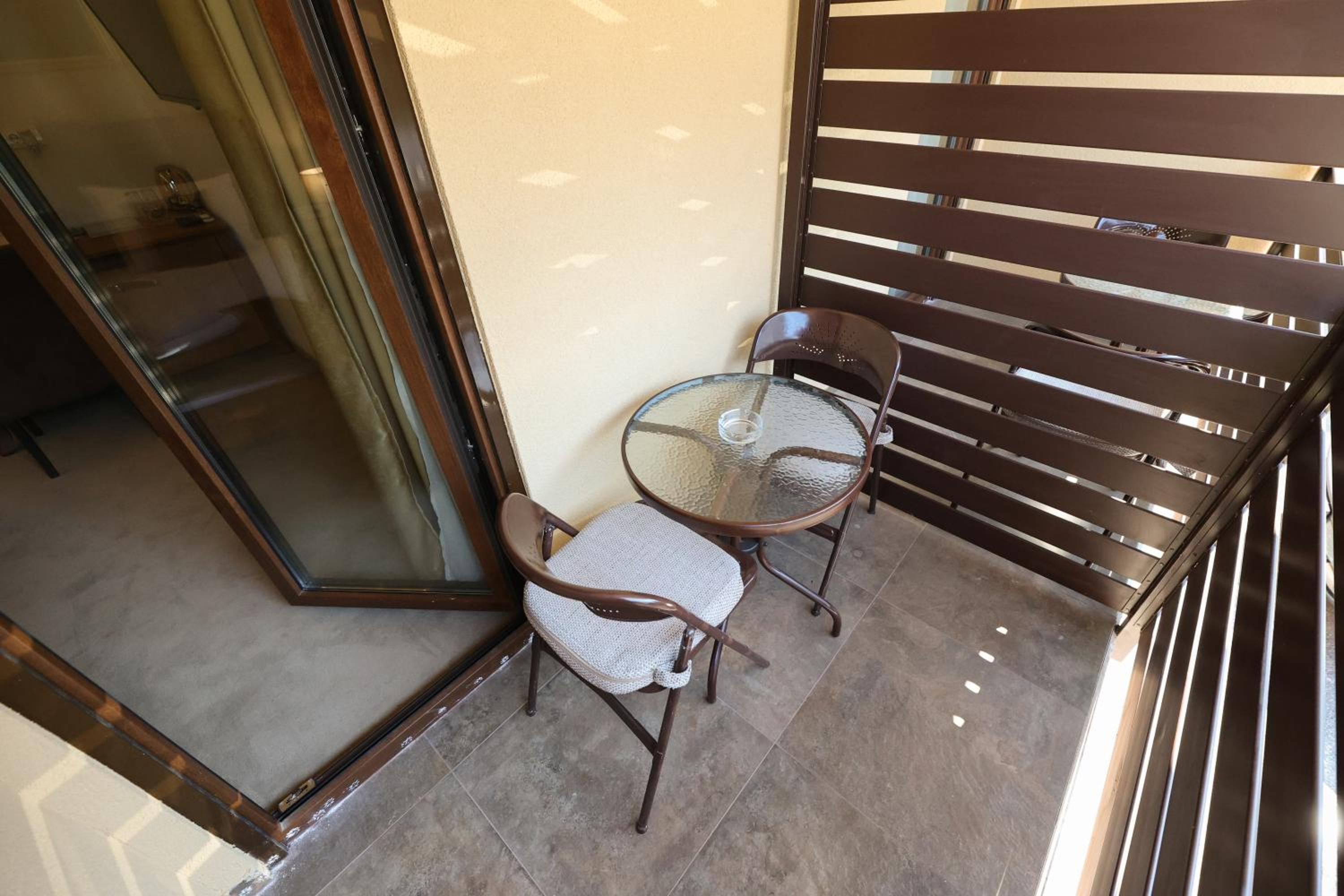 Deluxe Double Room with Balcony - Photo 10