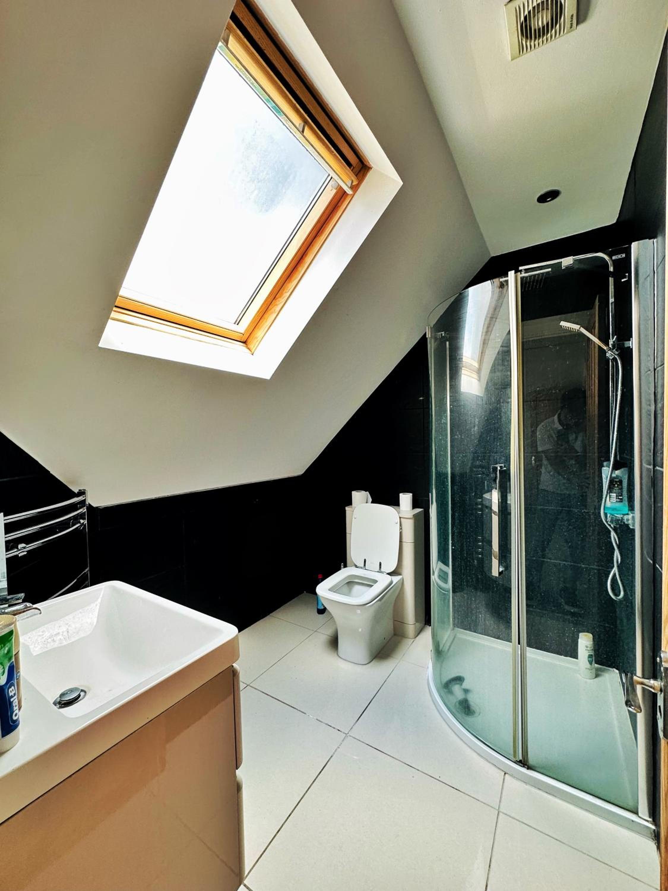 Double Room With Private Bathroom photo 2