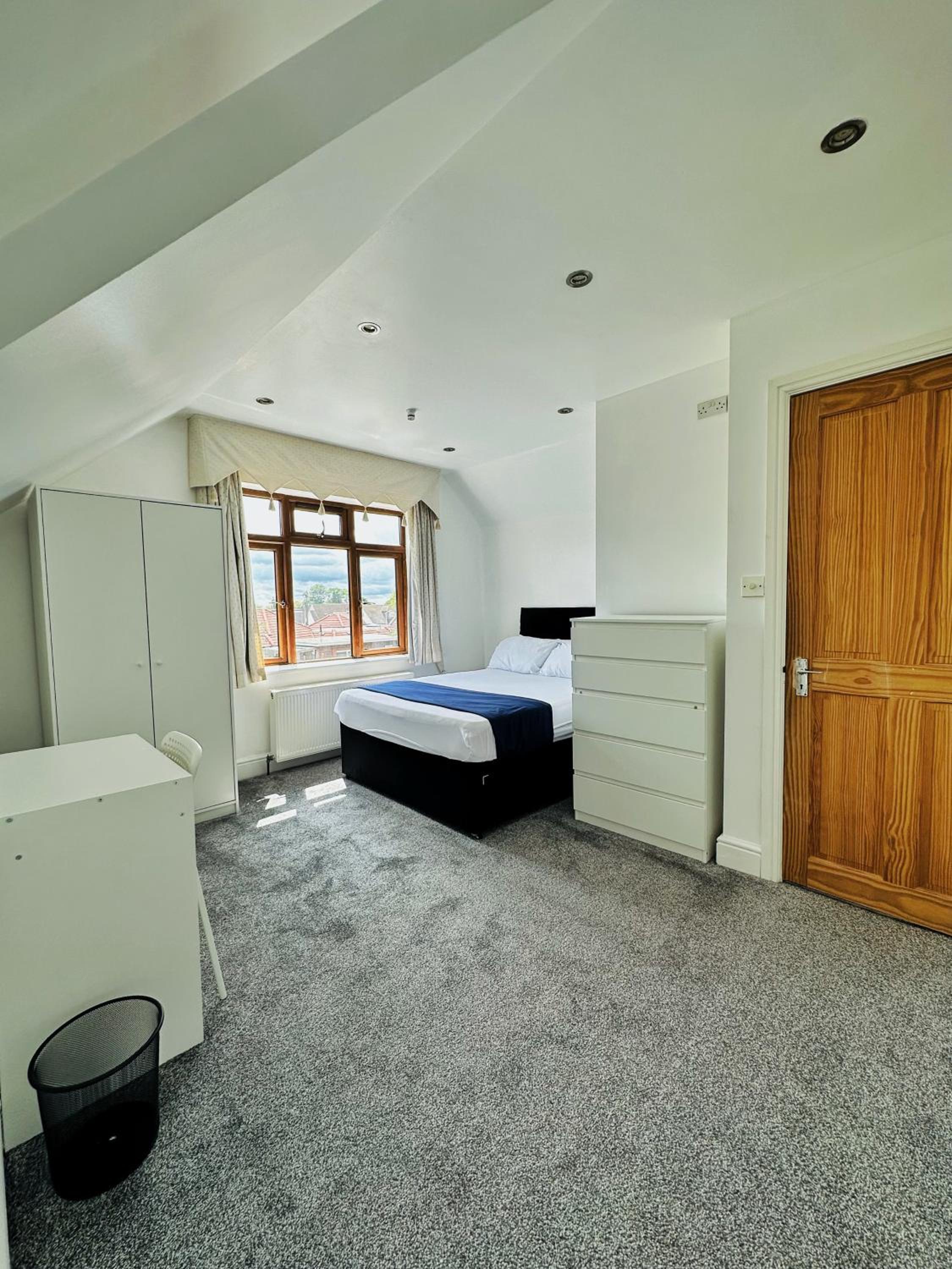 Double Room With Private Bathroom photo 1