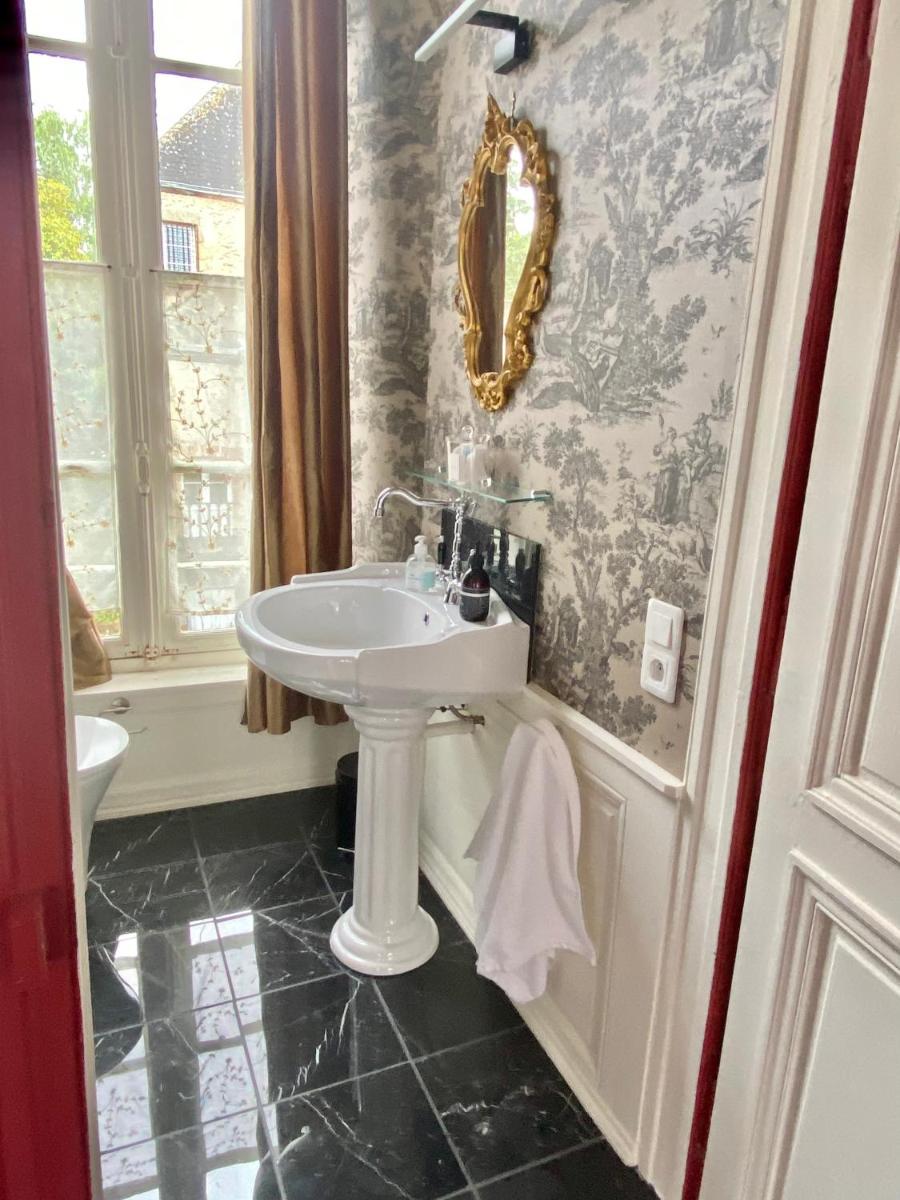 Deluxe King Suite - Photo 1