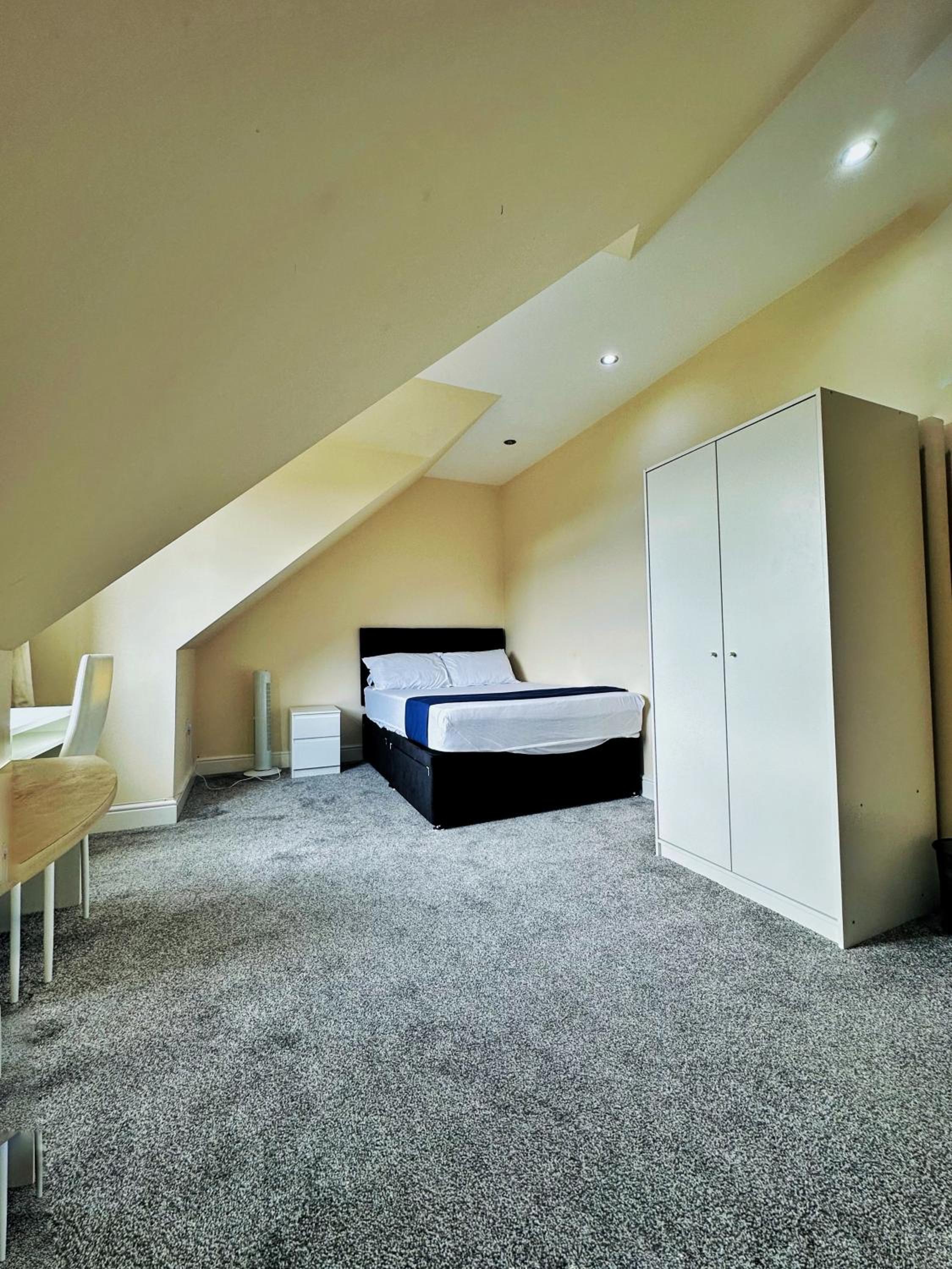 Double Room With Shared Bathroom photo 1
