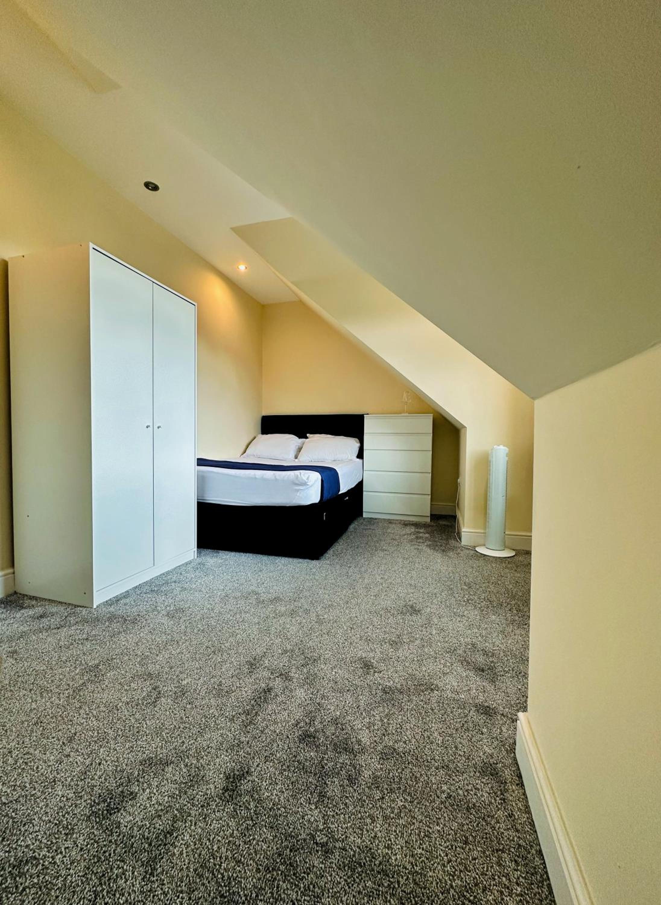 Double Room With Shared Bathroom photo 1