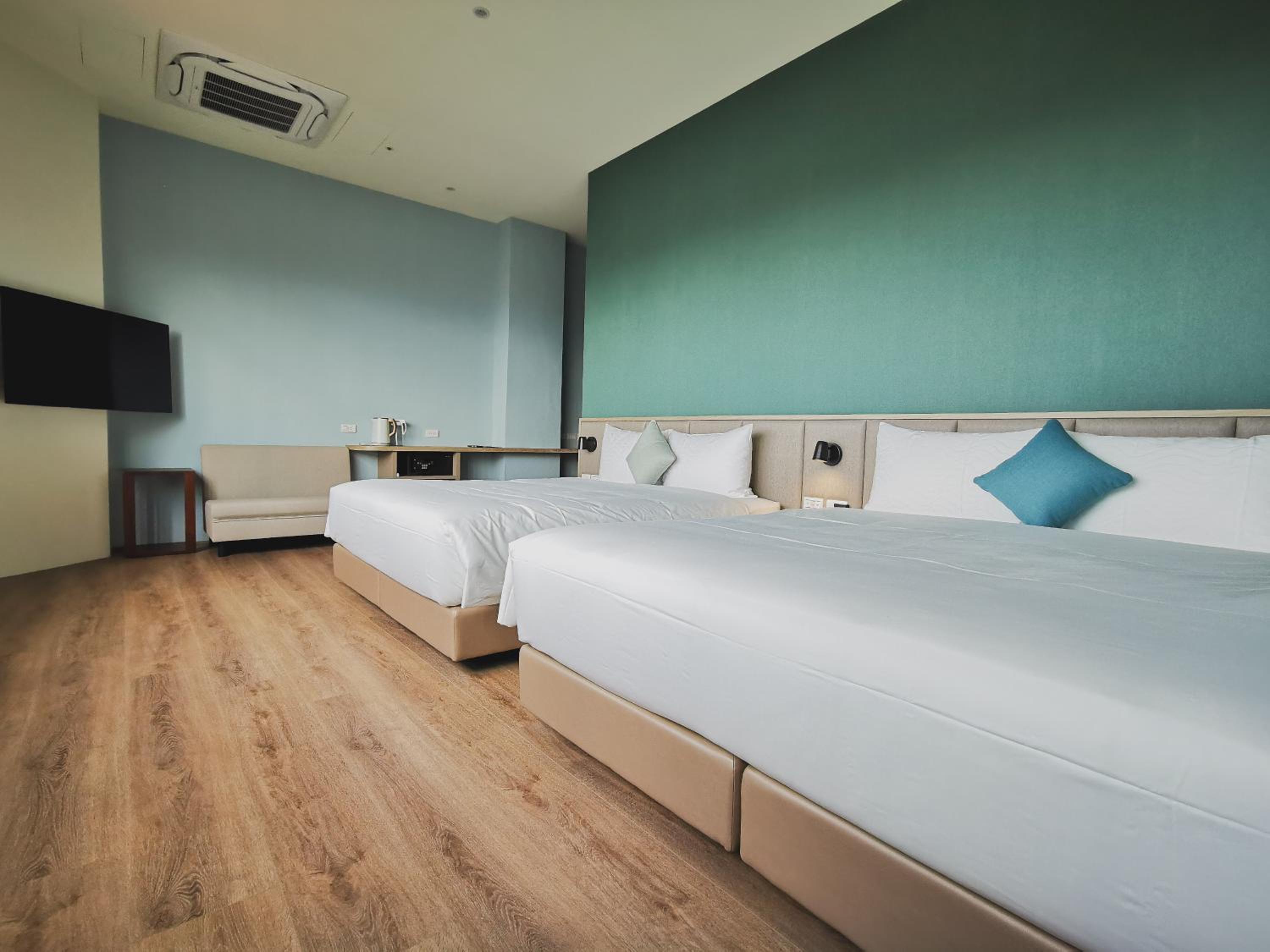Deluxe Quadruple Room - Photo 2