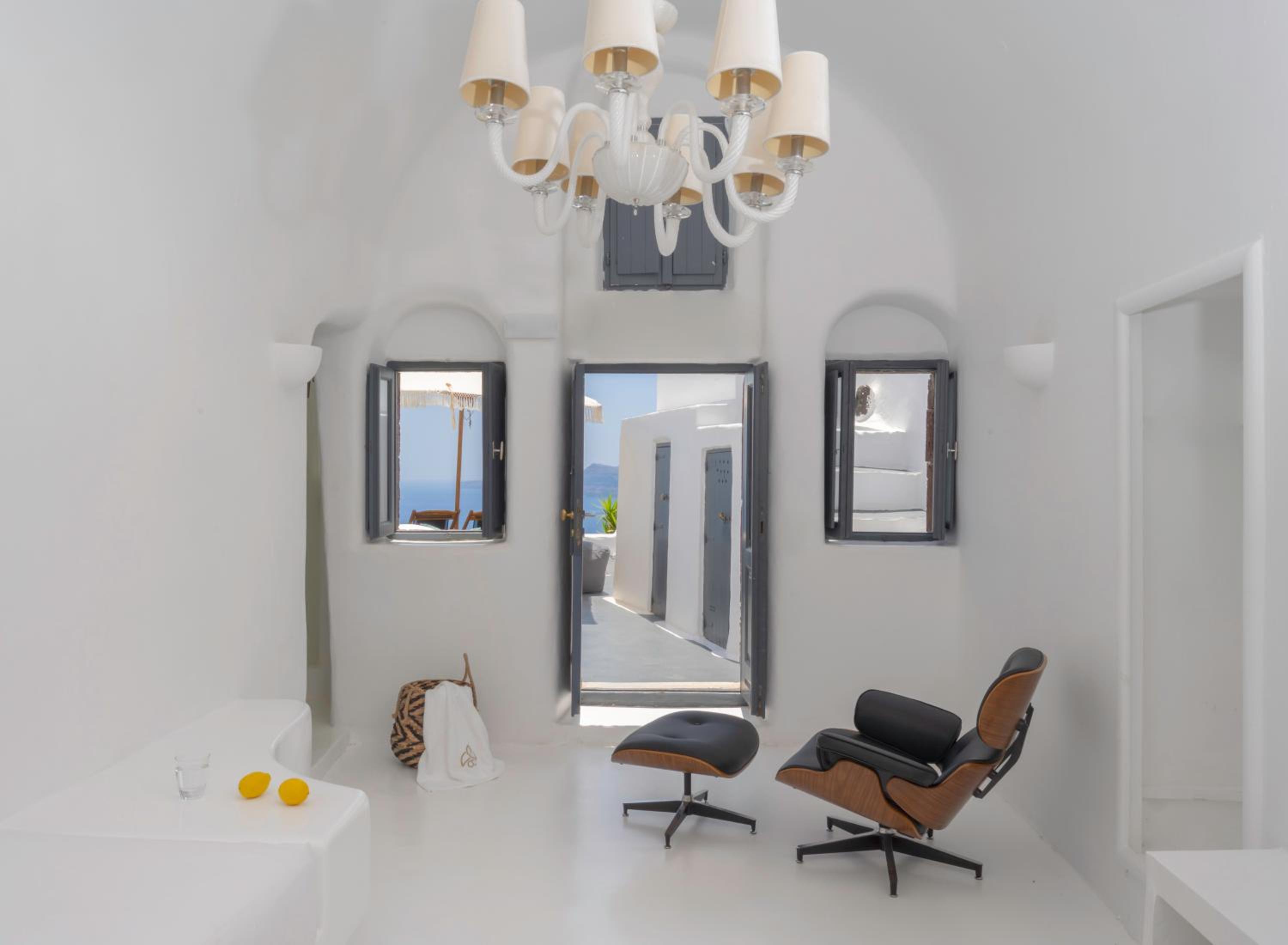 SophOia Cave Suite with Outdoor Plunge Pool & Caldera View