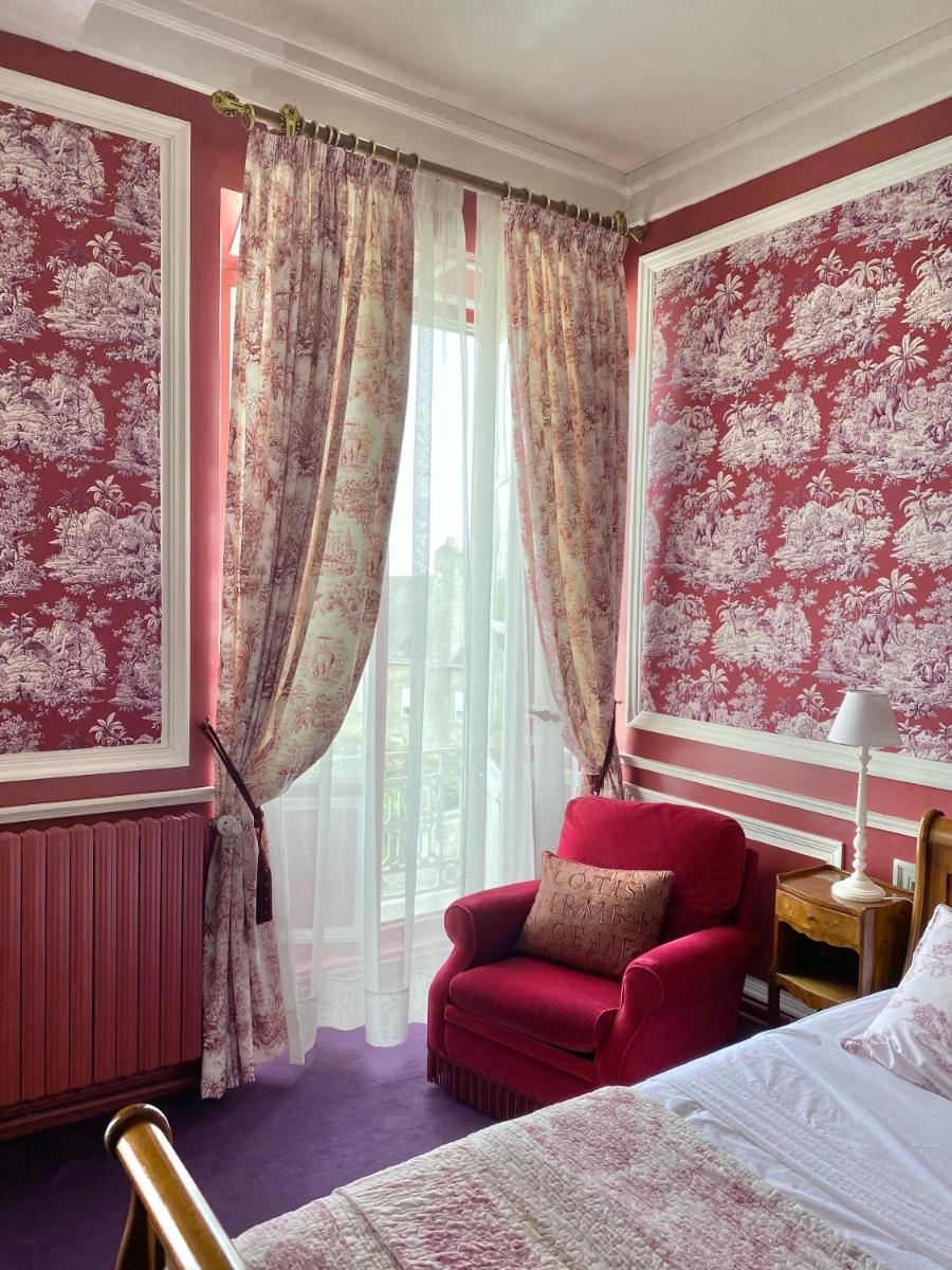 Deluxe King Suite - Photo 2