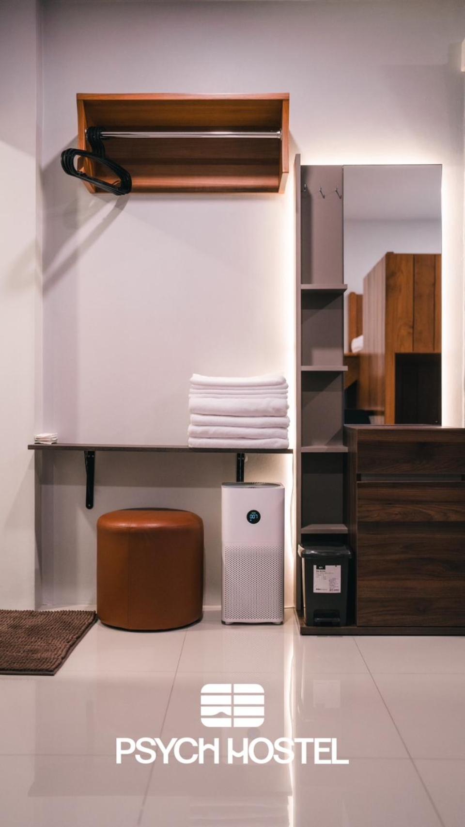 Quadruple Room with Private Bathroom - Photo 17