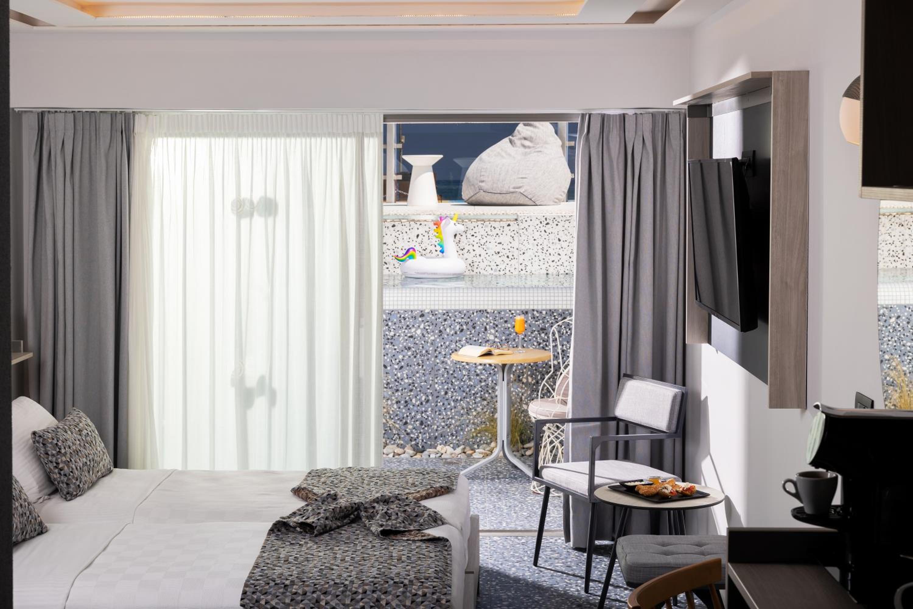 Junior Suite with Private Plunge Pool photo 3