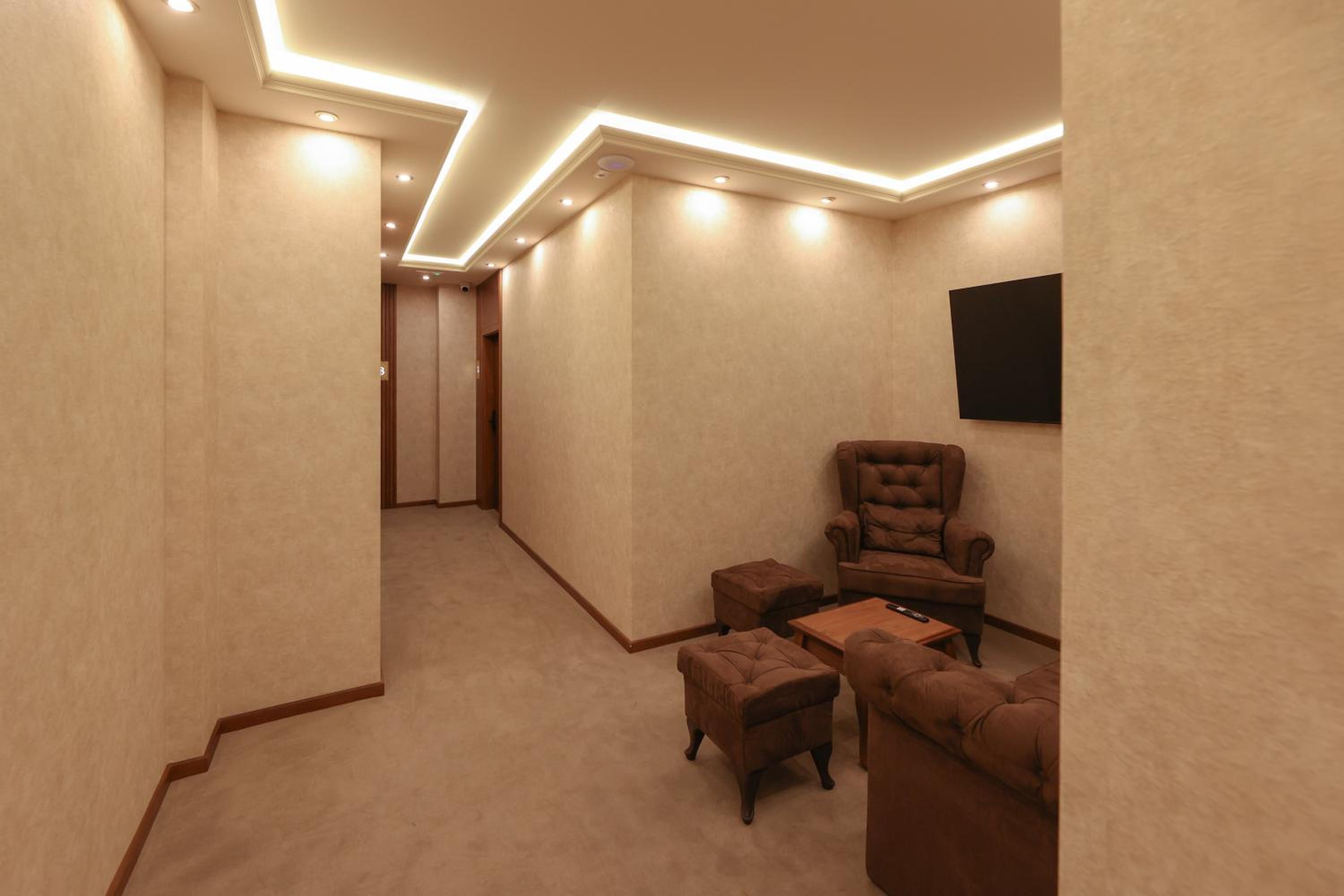 Deluxe Double Room with Balcony - Photo 26