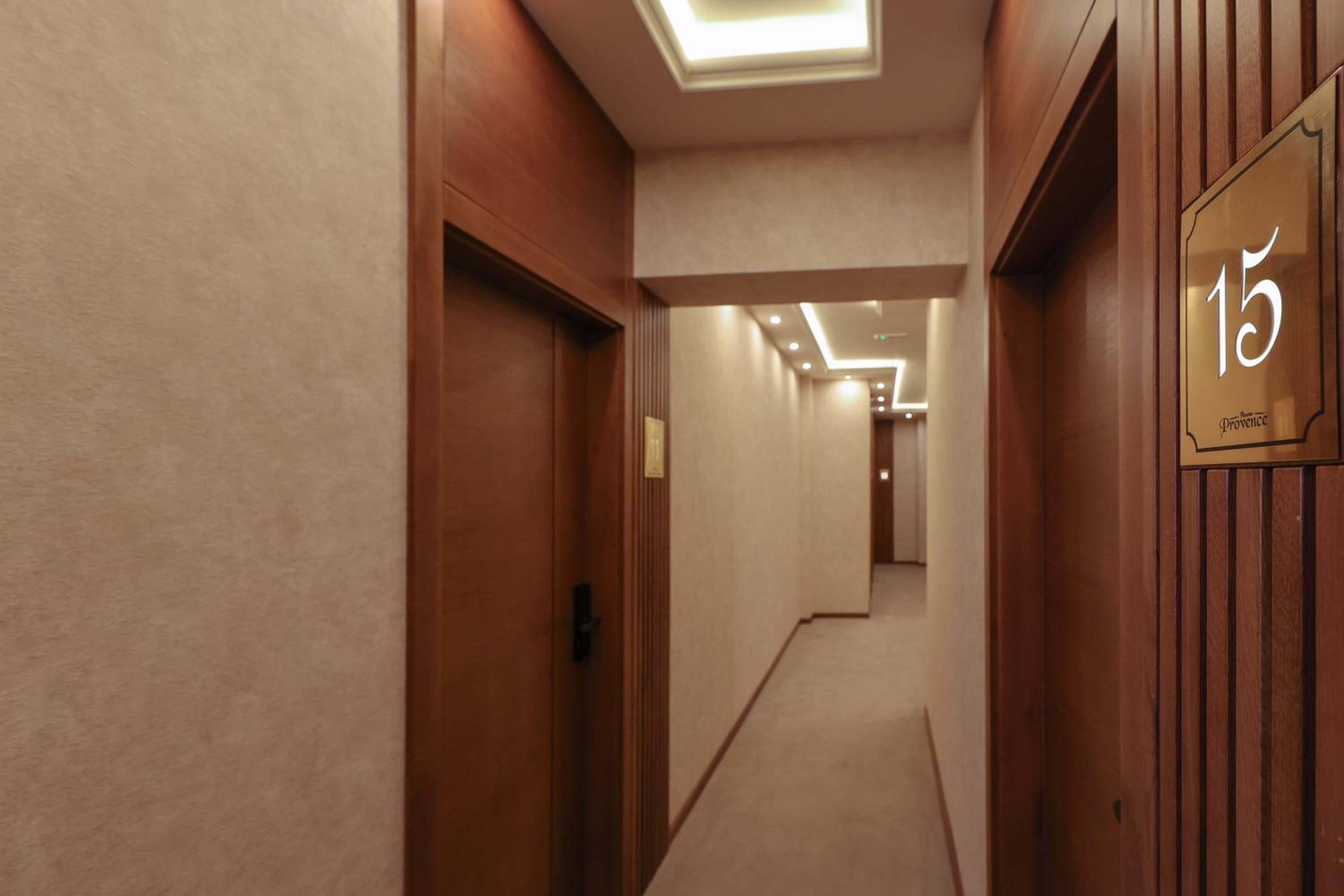 Deluxe Double Room with Balcony - Photo 27