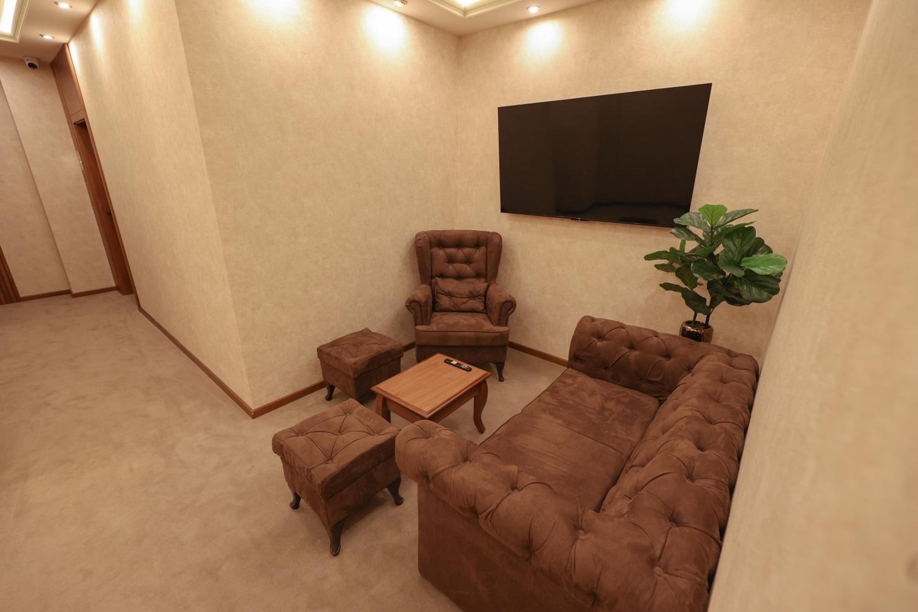 Deluxe Double Room with Balcony - Photo 14