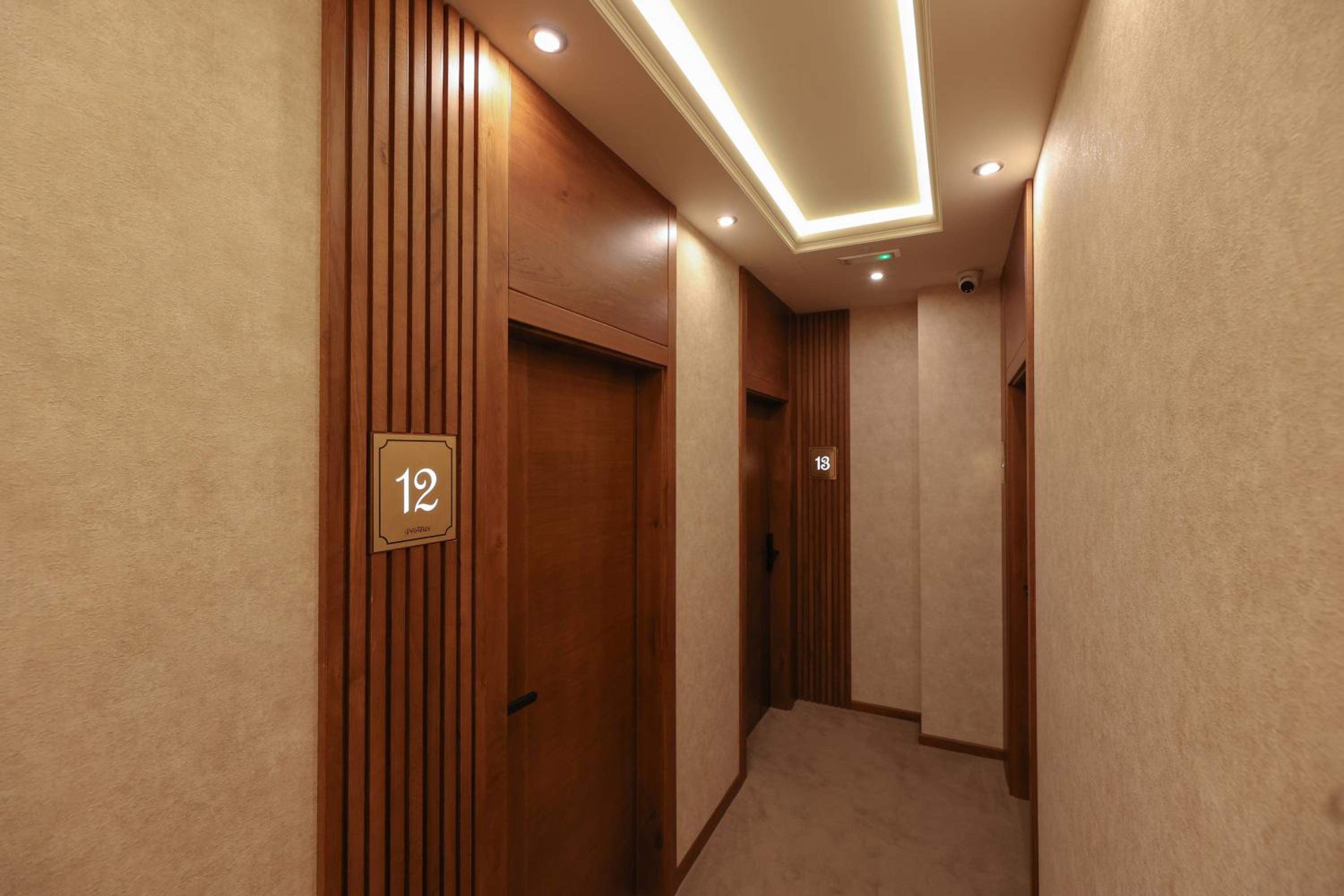 Deluxe Double Room with Balcony - Photo 25