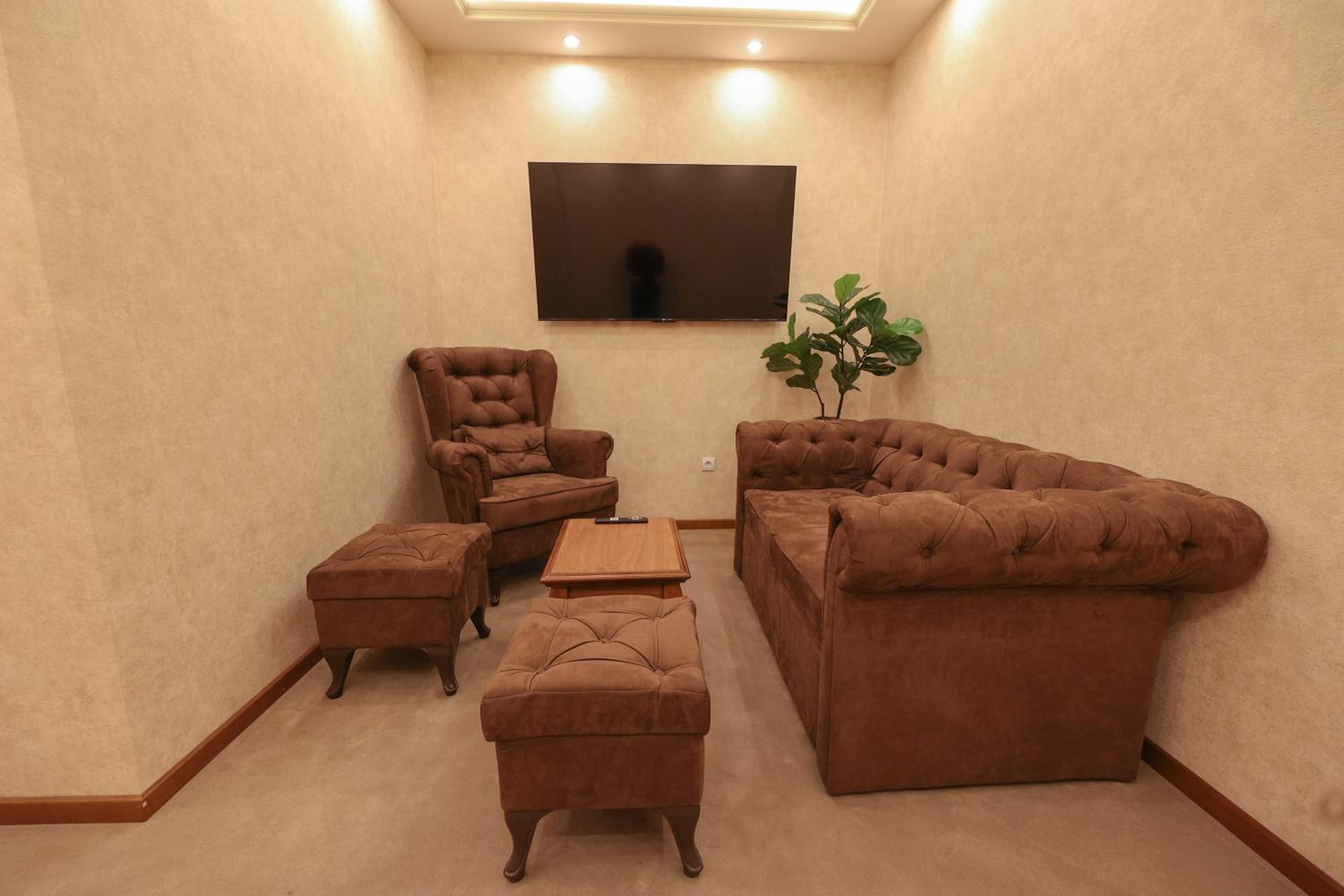 Deluxe Double Room with Balcony - Photo 24