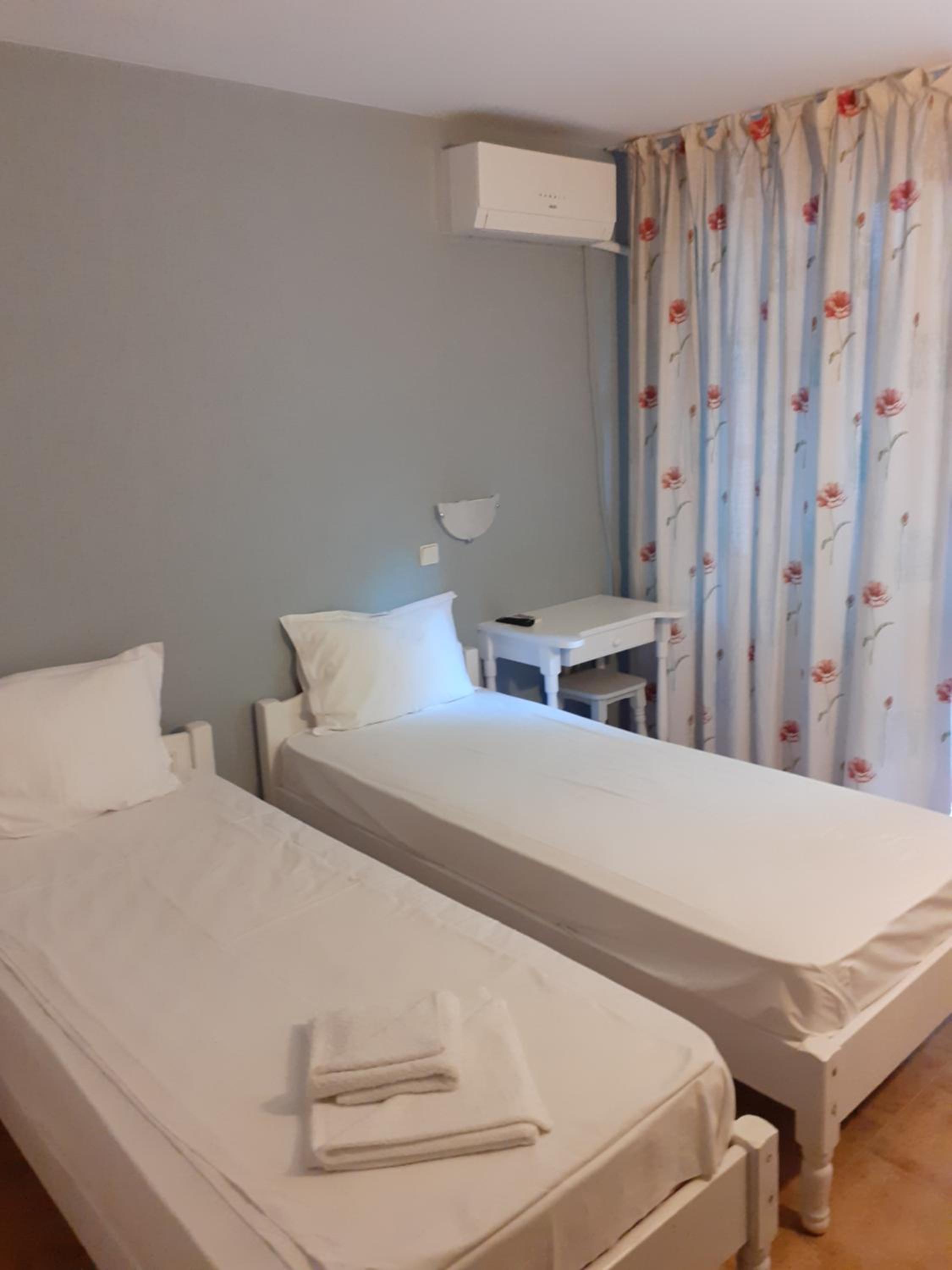 Small Twin Room photo 1
