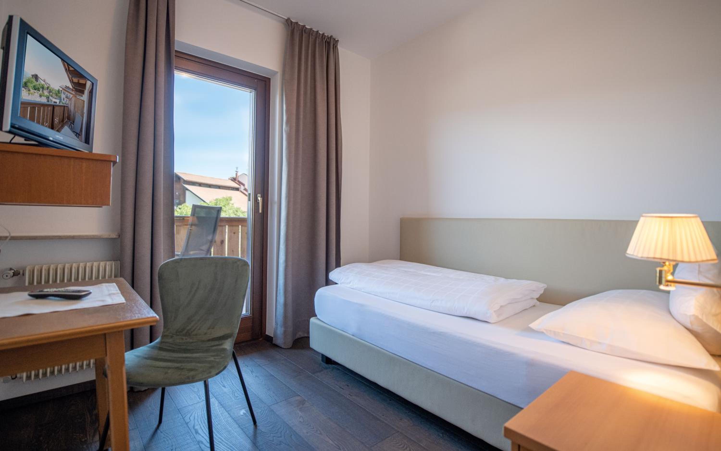 Single Room with Balcony photo 2
