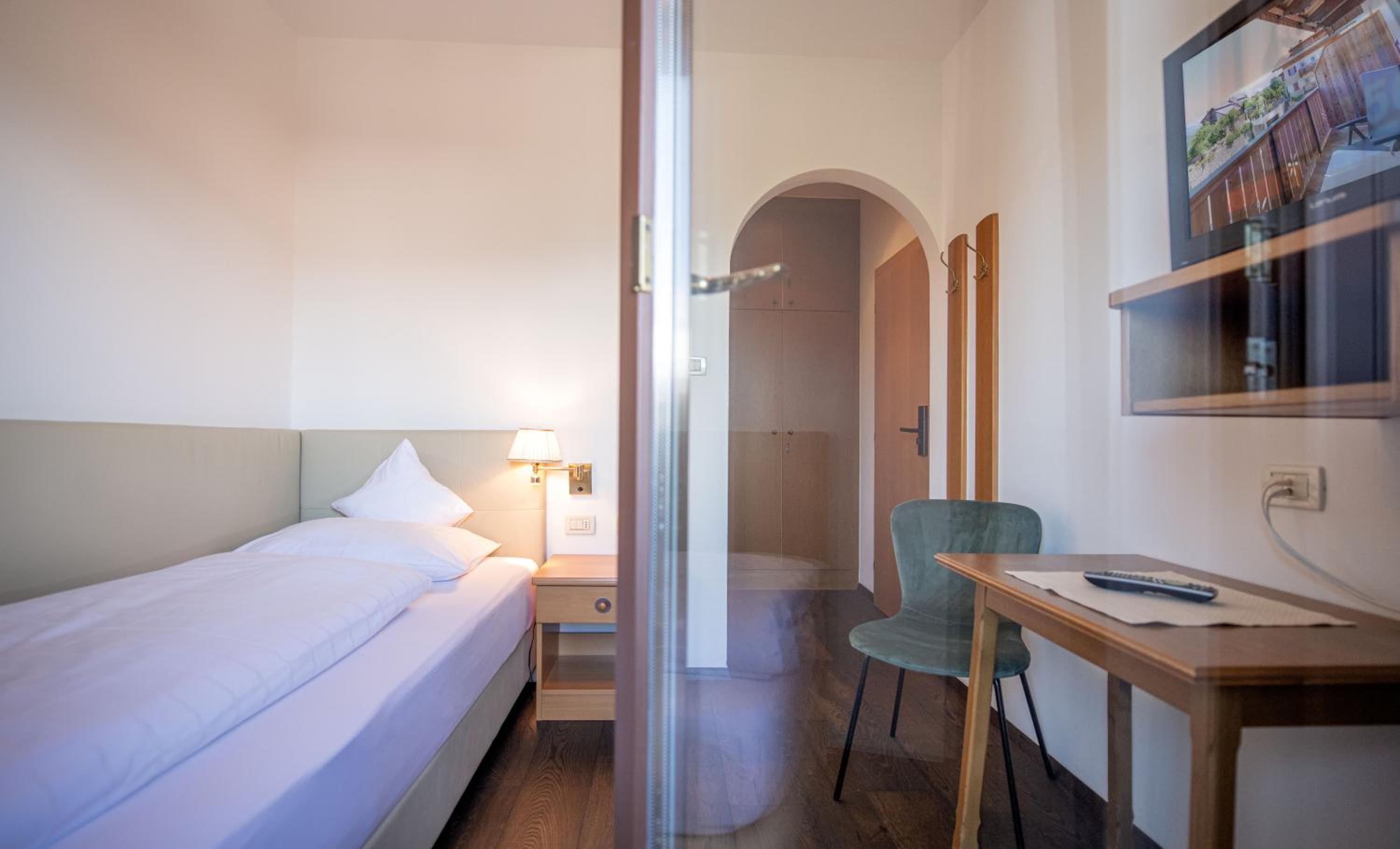 Single Room with Balcony photo 3