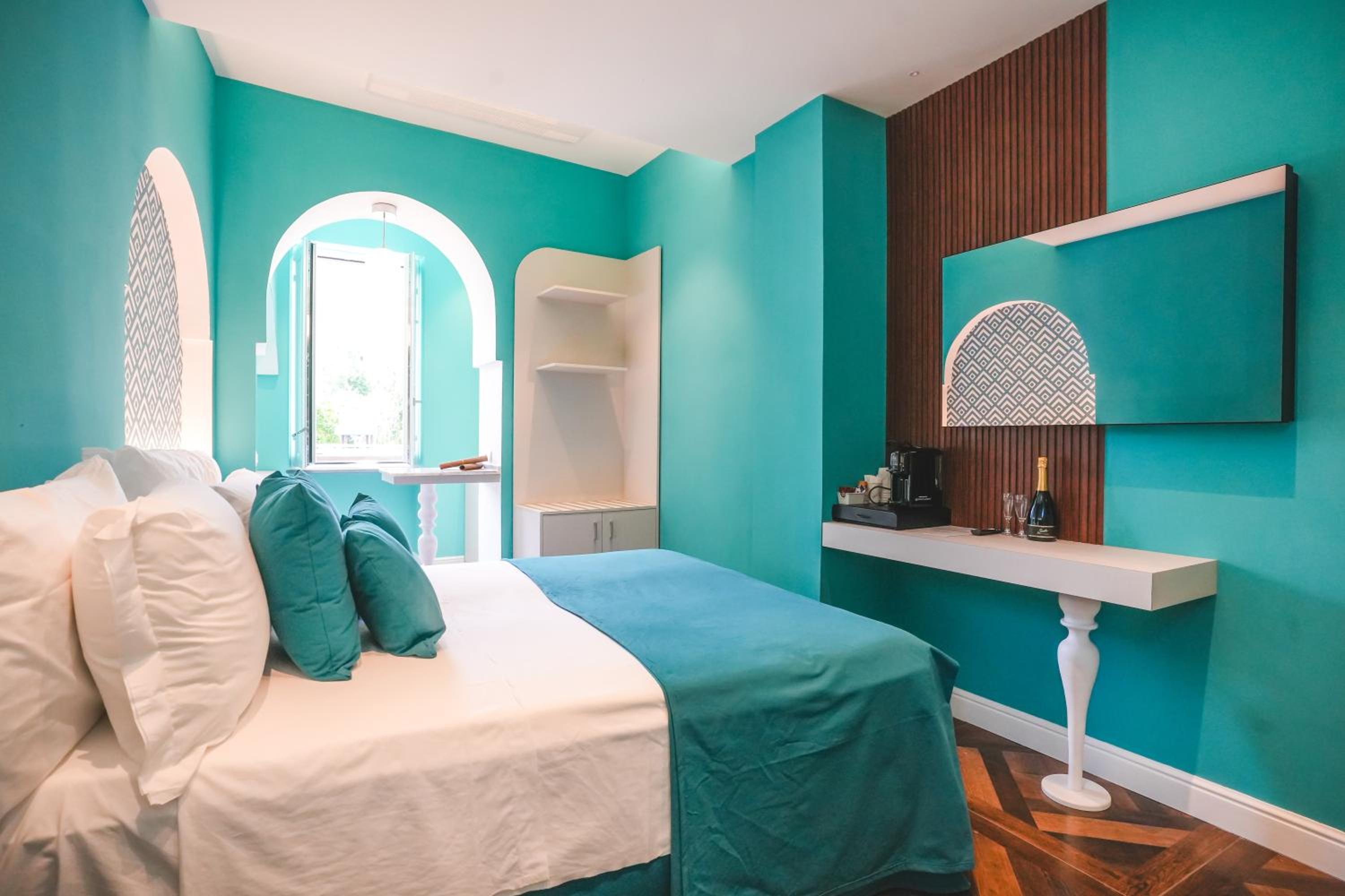 Double or Twin Room - Photo 8