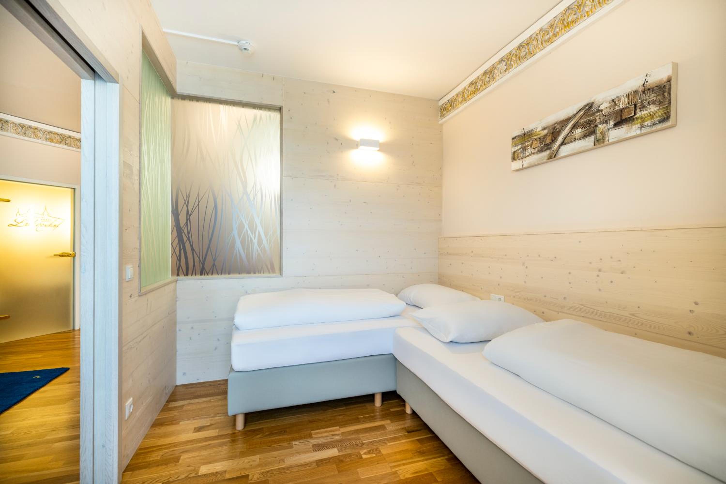 Two-Bedroom Suite - Photo 4