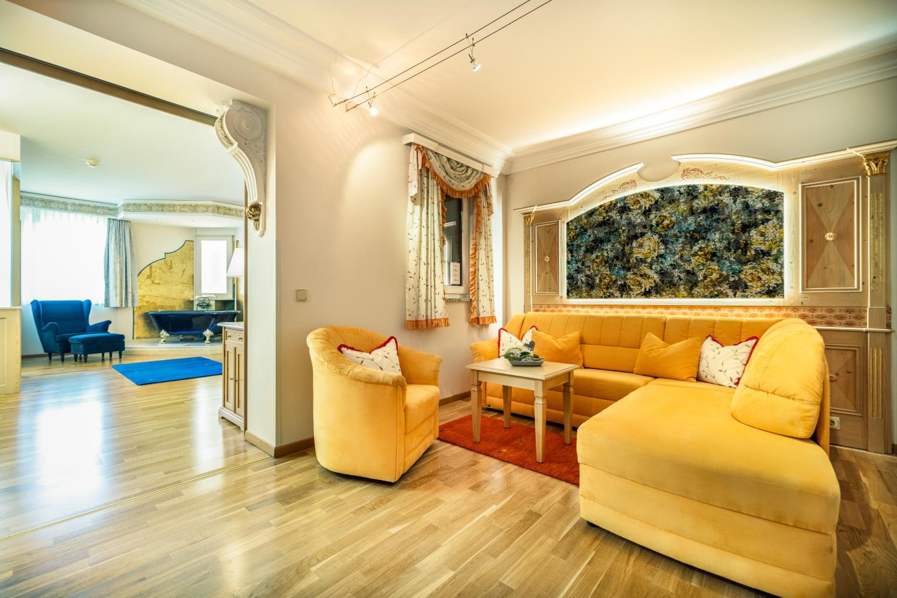 Suite - Photo 4