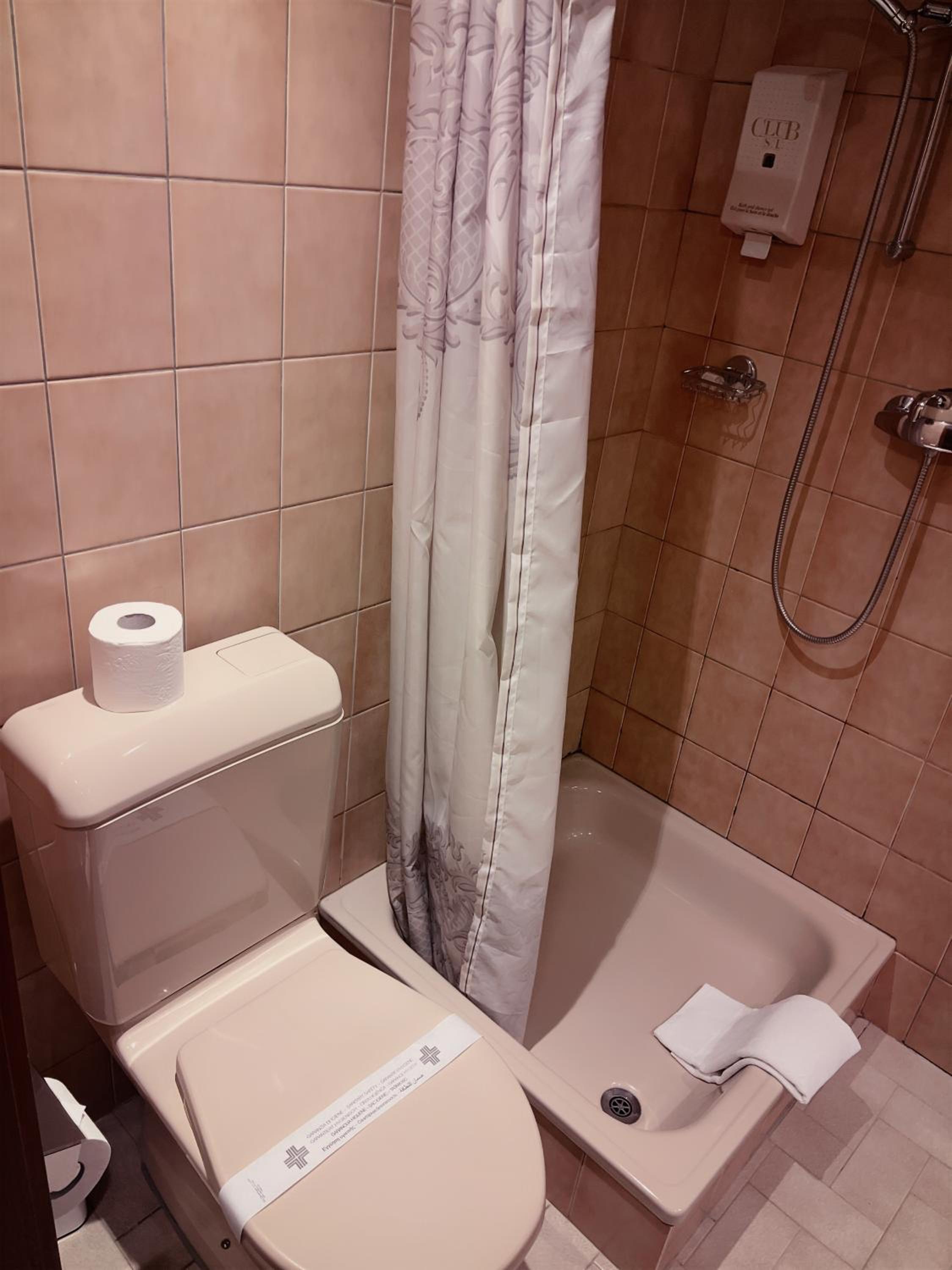 Basic Triple Room photo 2